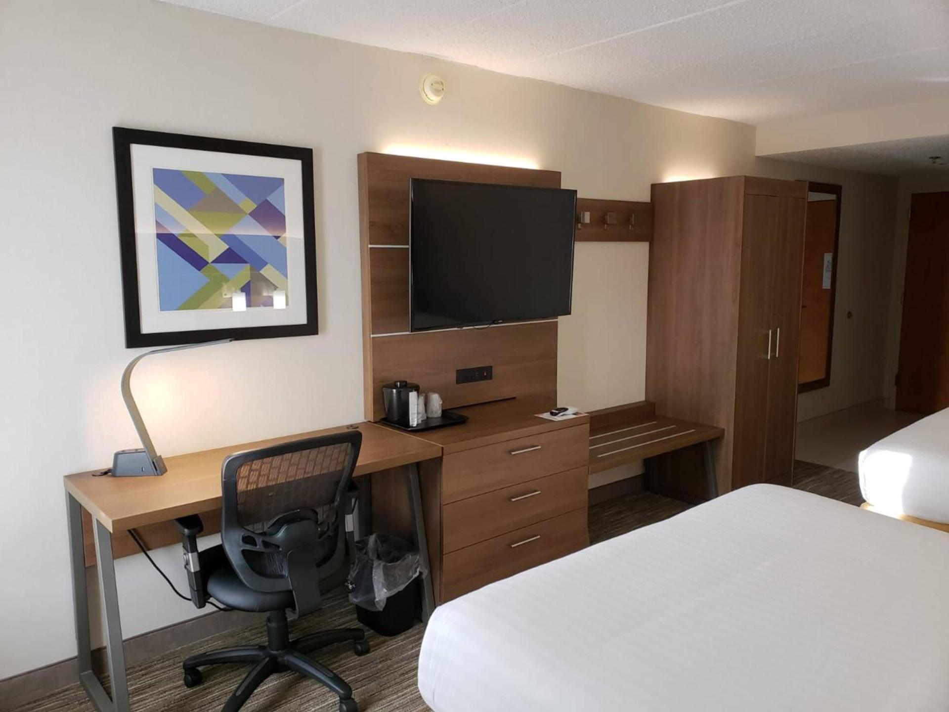 Holiday Inn Express Edgewood-Aberdeen-Bel Air photo 33