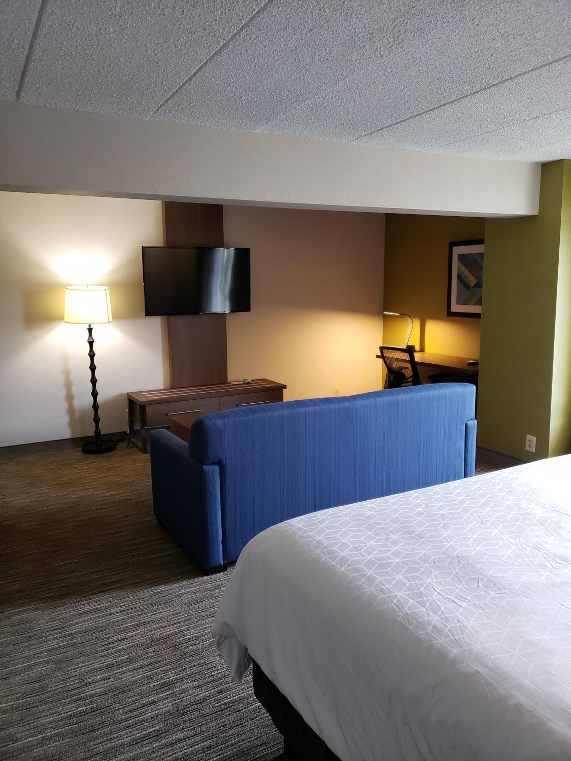 Holiday Inn Express Edgewood-Aberdeen-Bel Air photo 41