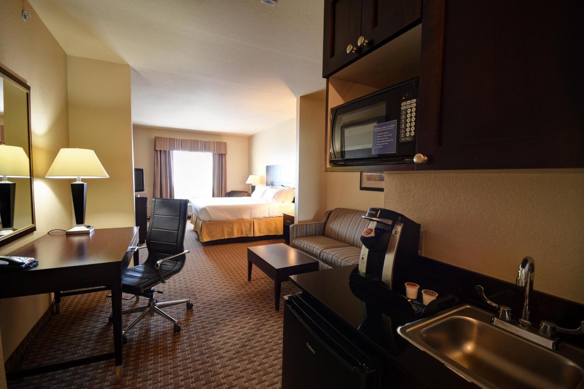 Holiday Inn Express & Suites Del Rio by IHG photo 5