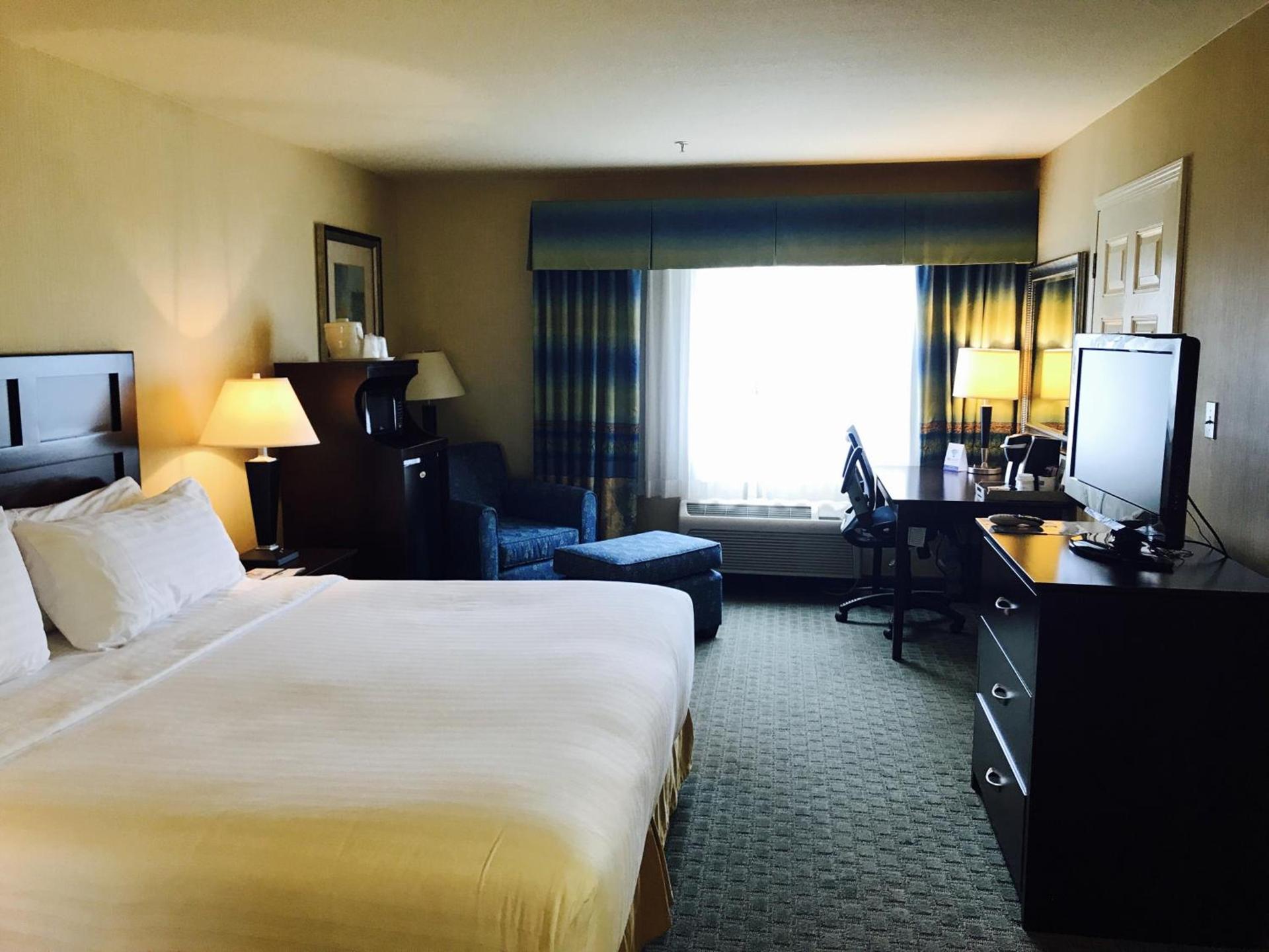 Holiday Inn Express Fort Bragg by IHG photo 12
