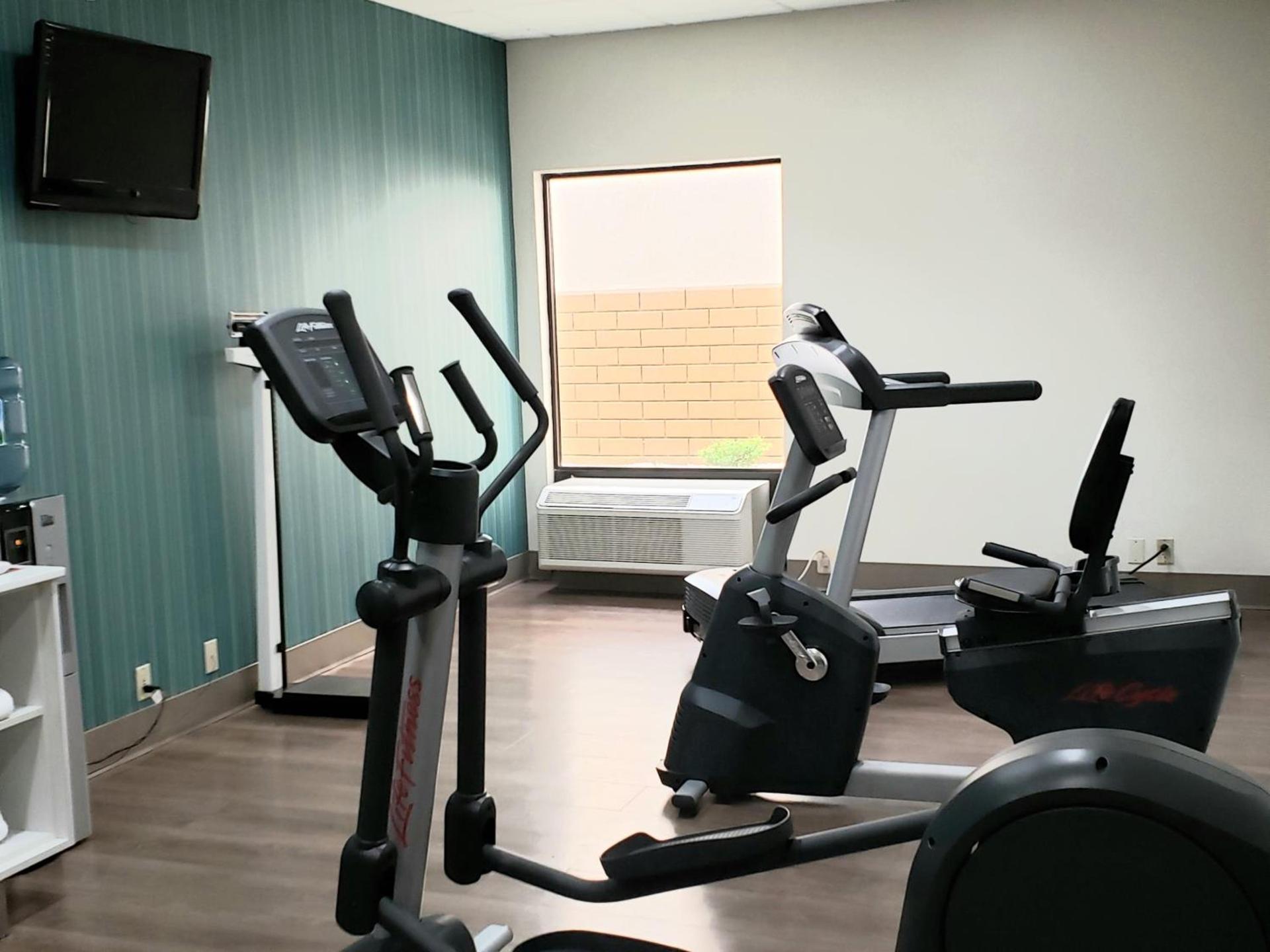 Holiday Inn Express Edgewood-Aberdeen-Bel Air photo 25