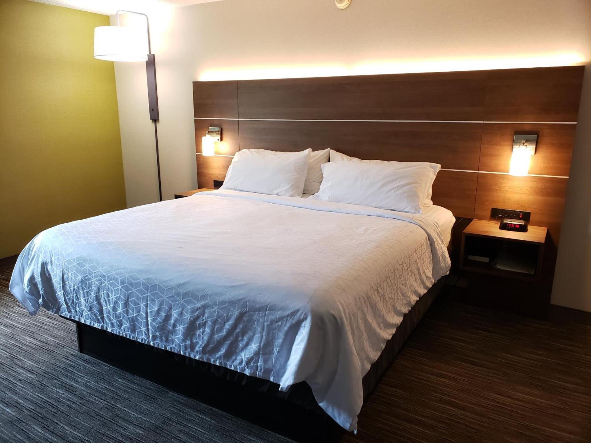 Holiday Inn Express Edgewood-Aberdeen-Bel Air photo 29