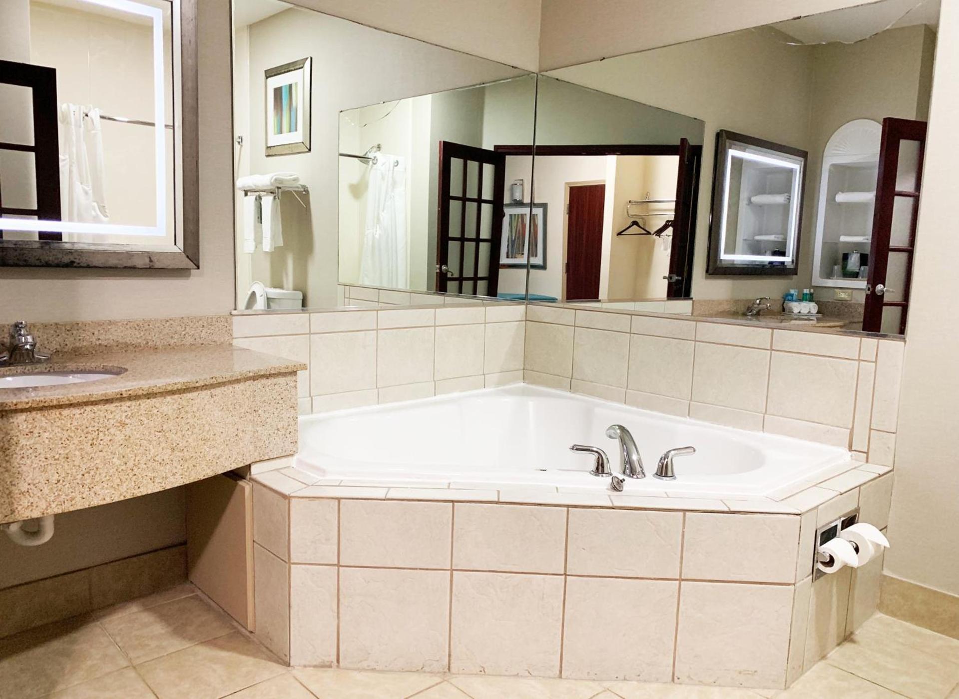 Holiday Inn Express Hotel & Suites Gainesville by IHG photo 38