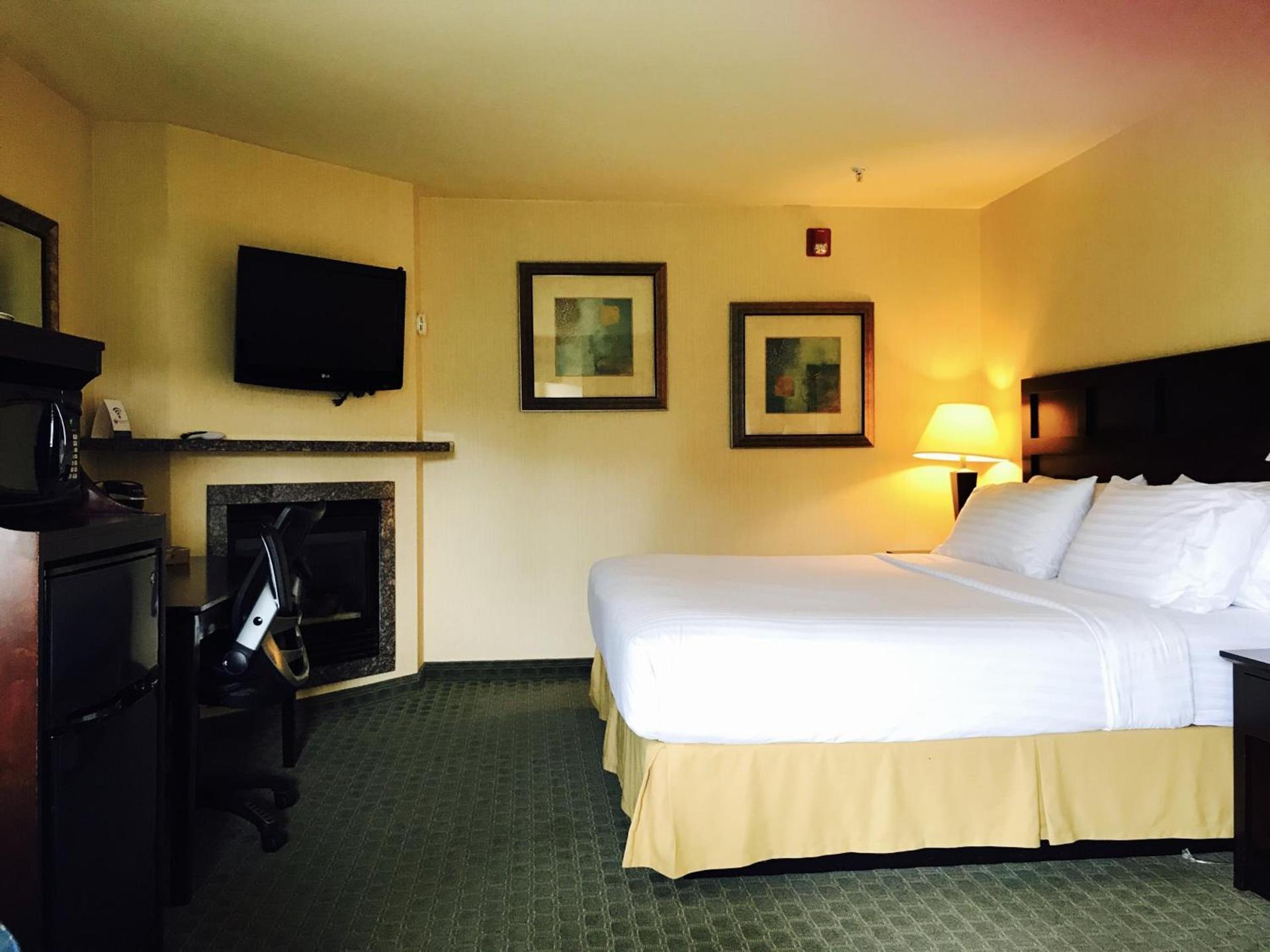 Holiday Inn Express Fort Bragg by IHG photo 25