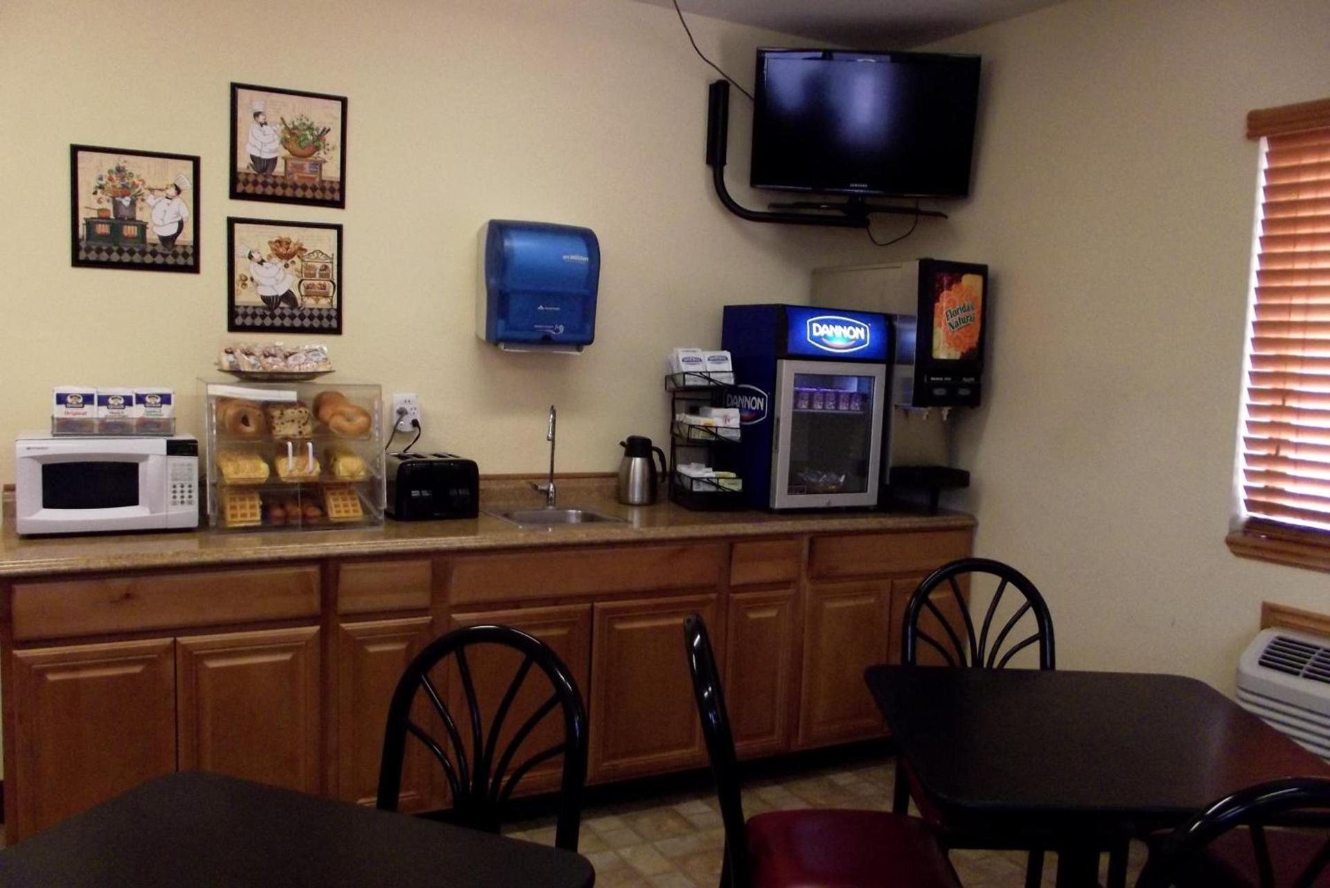 Travelodge by Wyndham Elko NV photo 11