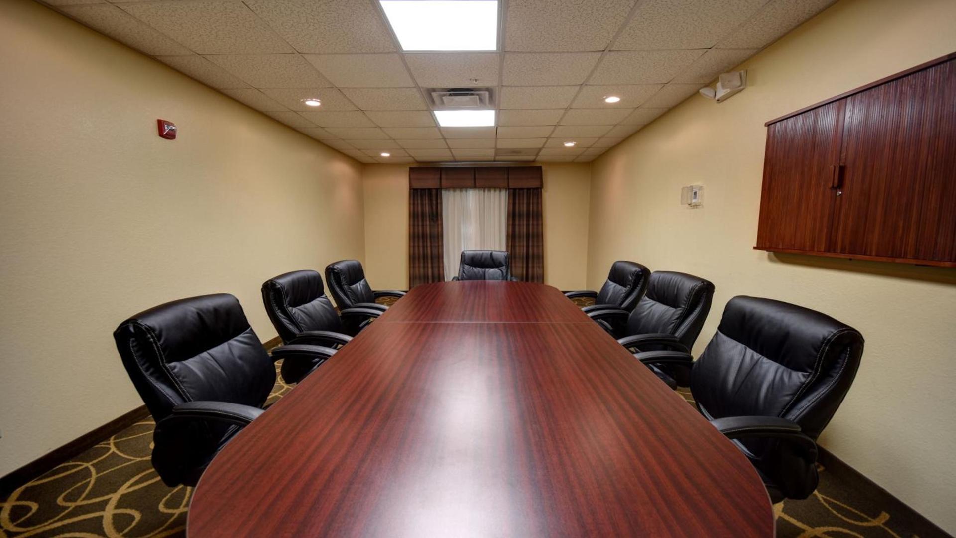 Holiday Inn Express & Suites Del Rio by IHG photo 12