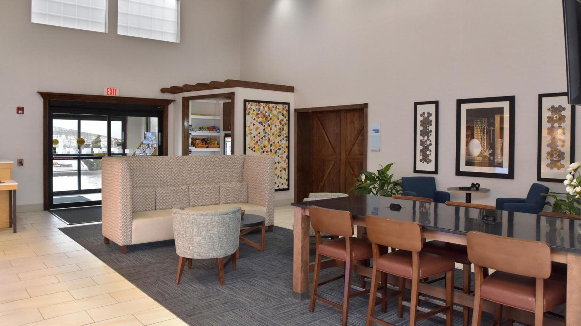 Holiday Inn Express Mount Pleasant- Scottdale by IHG photo 10