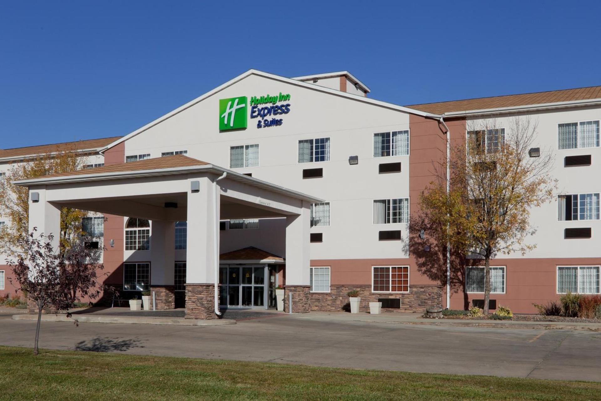 Holiday Inn Express Hotel & Suites Pierre-Fort Pierre by IHG photo 1