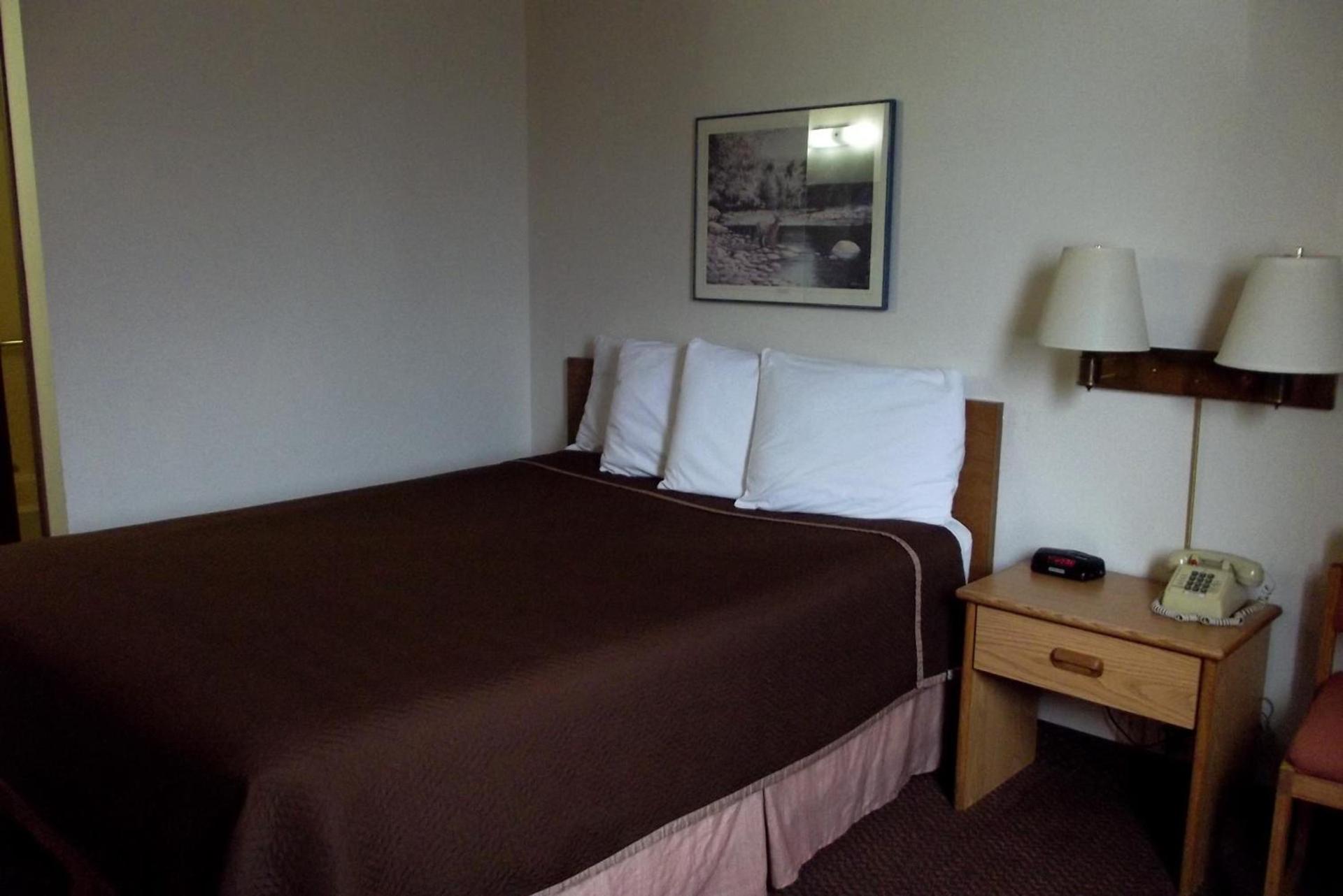 Travelodge by Wyndham Elko NV photo 9