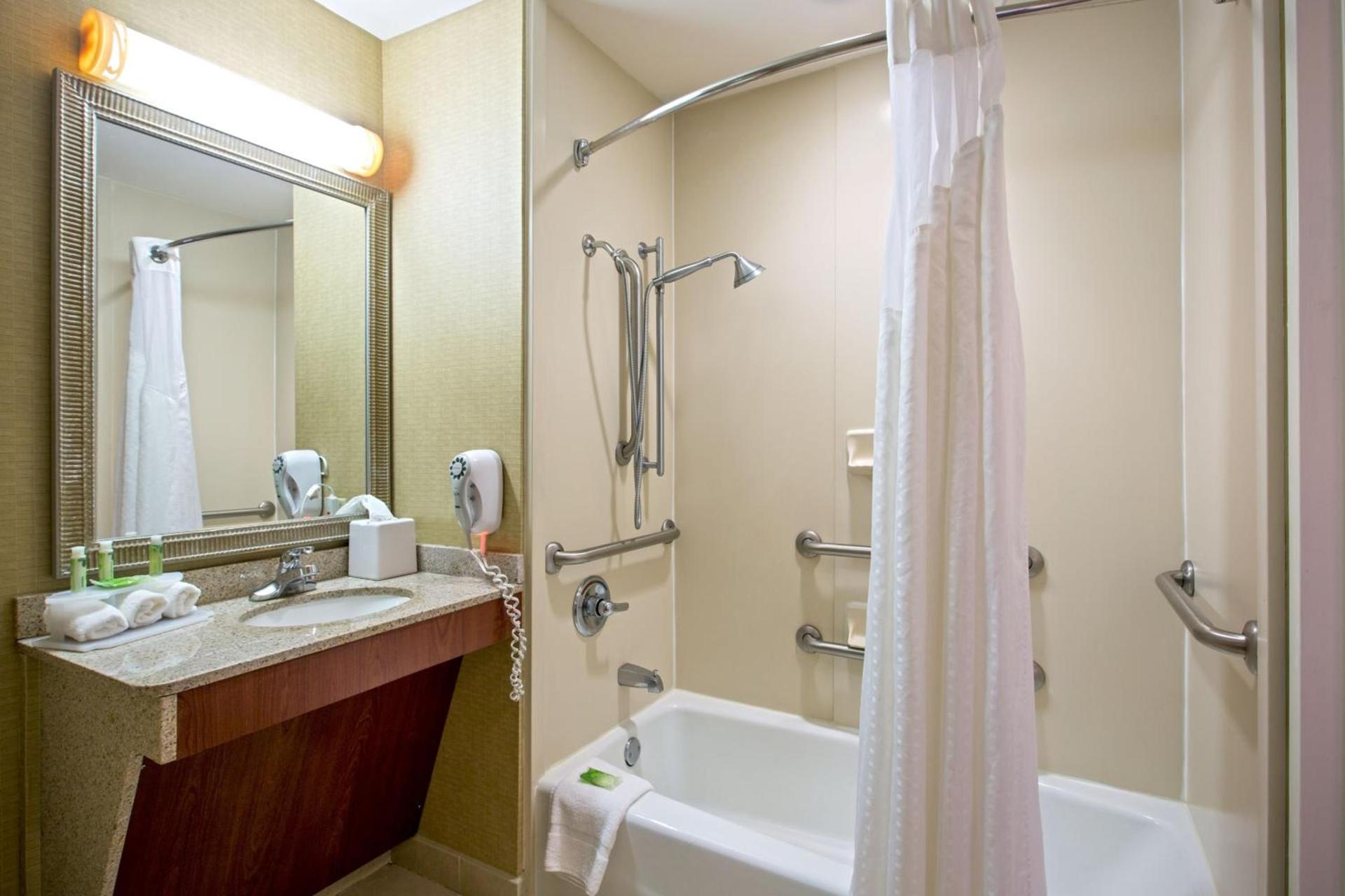 Holiday Inn Express Hotel & Suites Jackson - Flowood by IHG photo 4