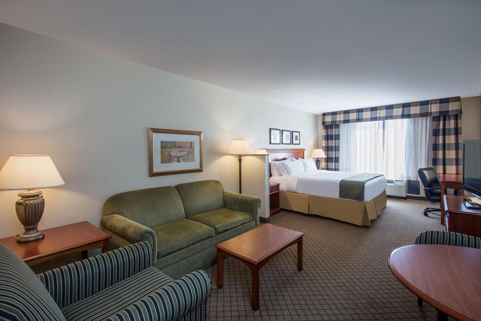 Holiday Inn Express Hotel & Suites Jackson - Flowood by IHG photo 3