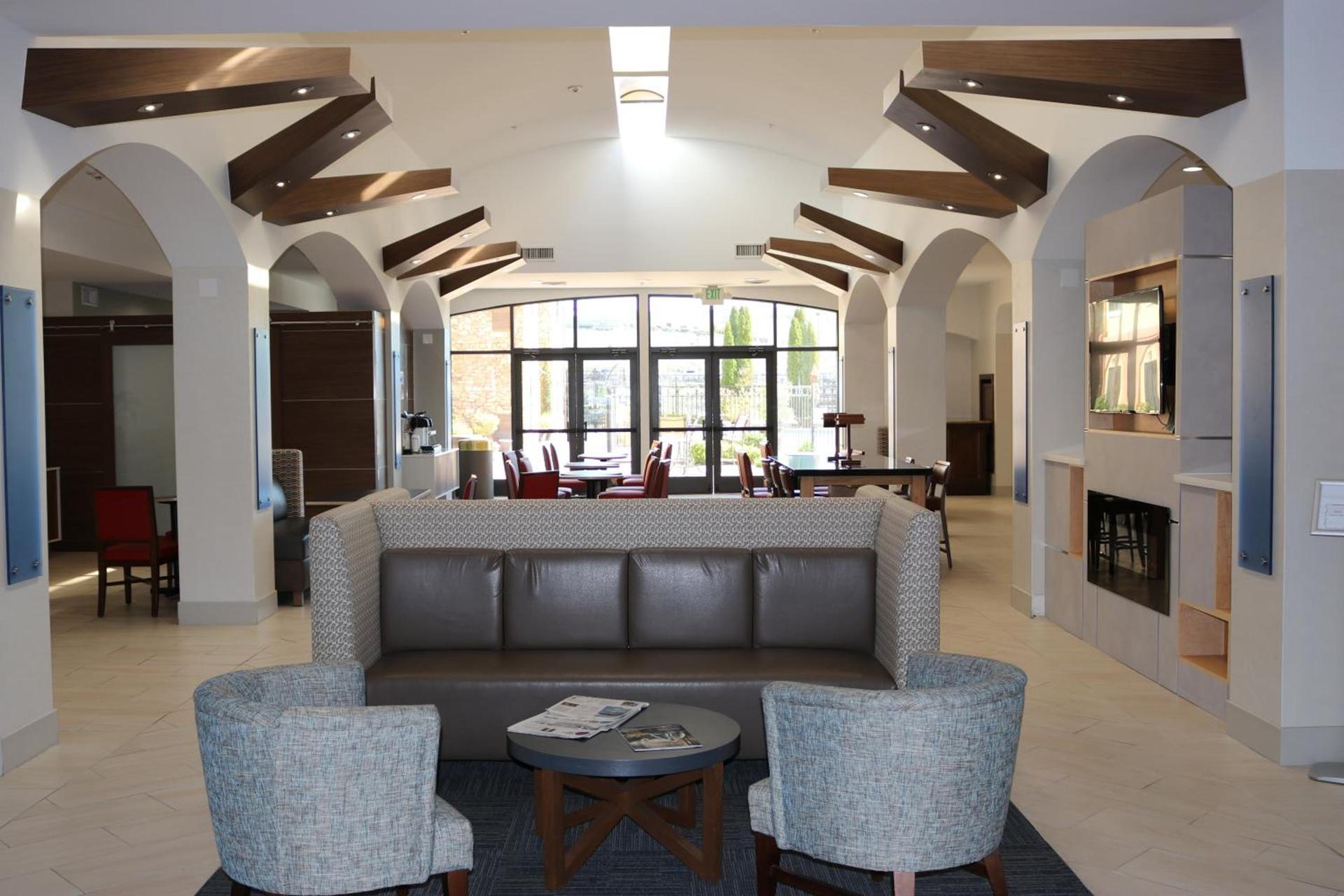 Holiday Inn Express Hotel & Suites El Dorado Hills by IHG photo 4