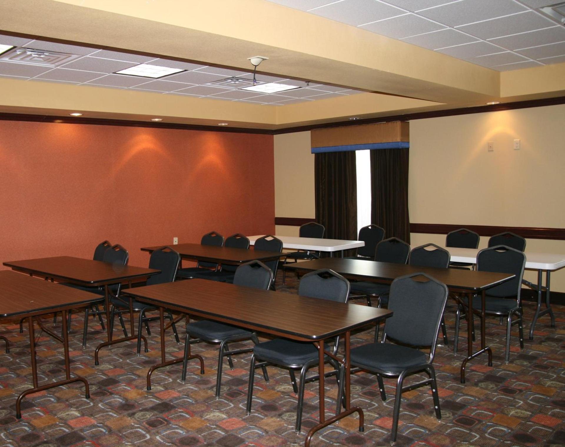 Holiday Inn Express & Suites George West by IHG photo 10