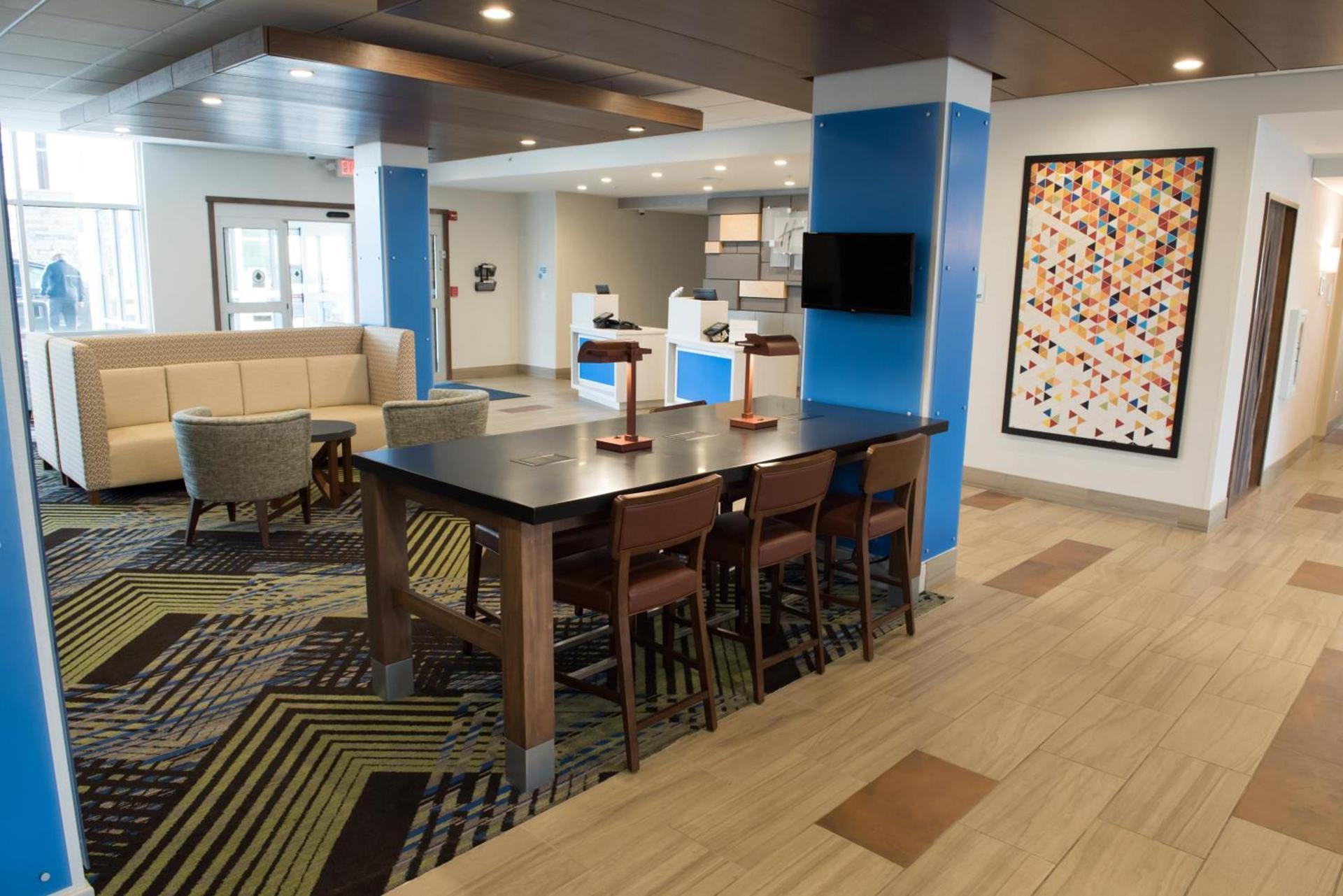 Holiday Inn Express & Suites - Fort Wayne North by IHG photo 5
