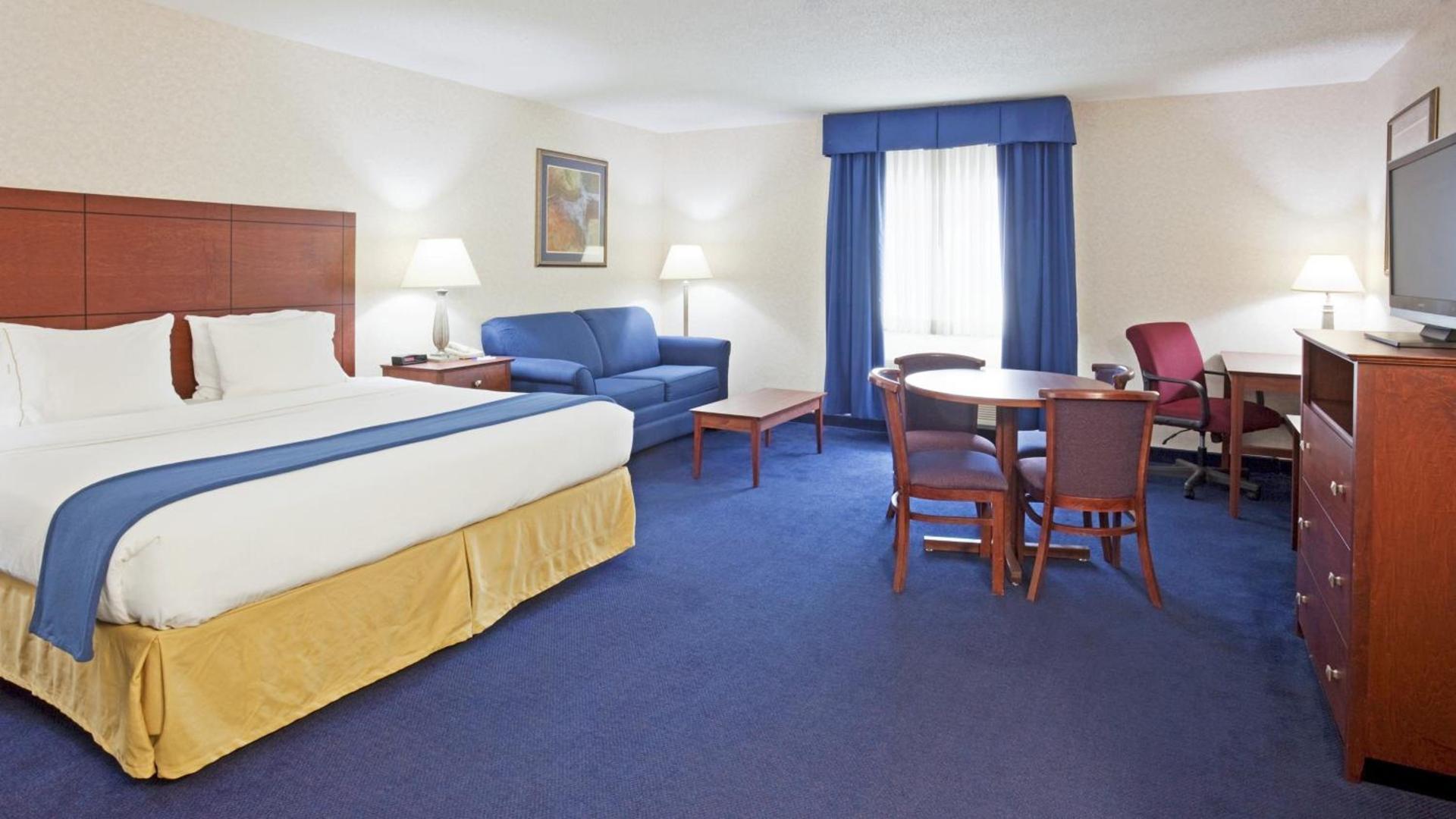 Holiday Inn Express Deforest Madison Area by IHG photo 25