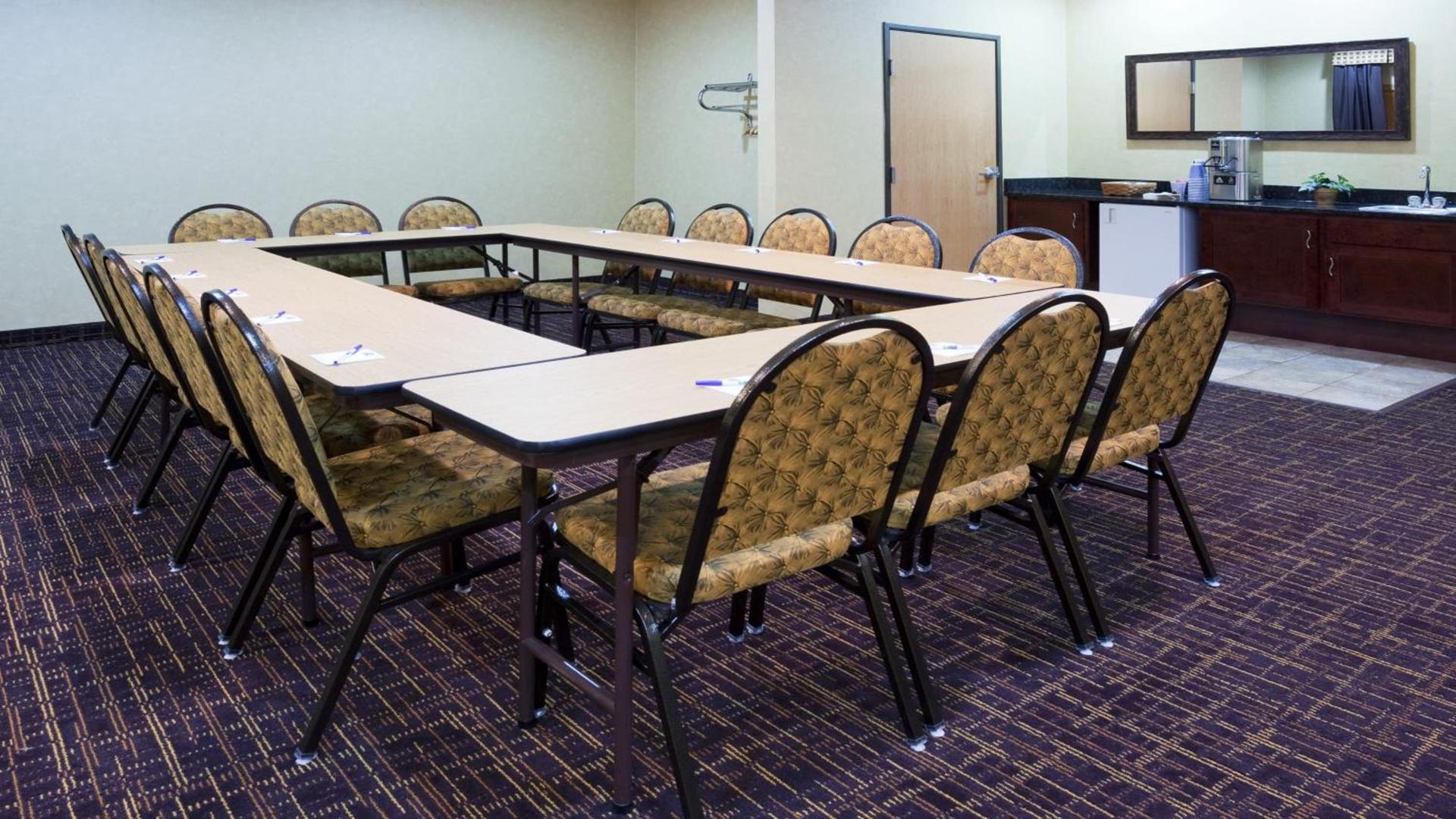 Holiday Inn Express Deforest Madison Area by IHG photo 22