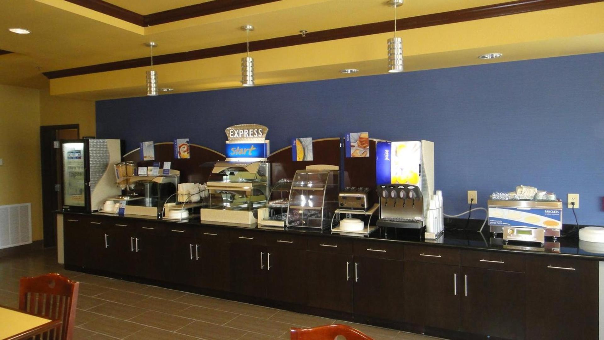 Holiday Inn Express & Suites George West by IHG photo 12