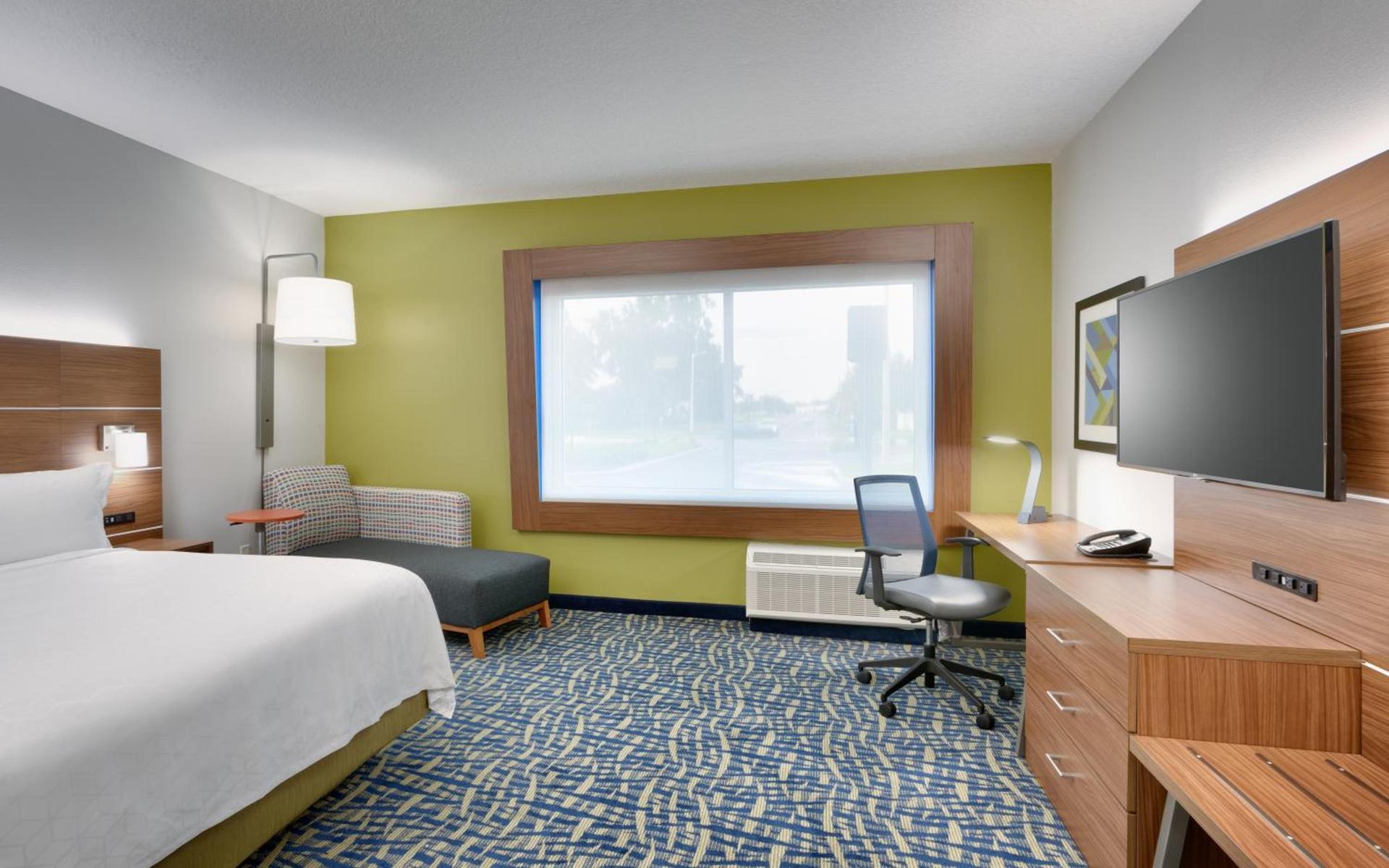 Holiday Inn Express & Suites - Gainesville I-75 by IHG photo 40