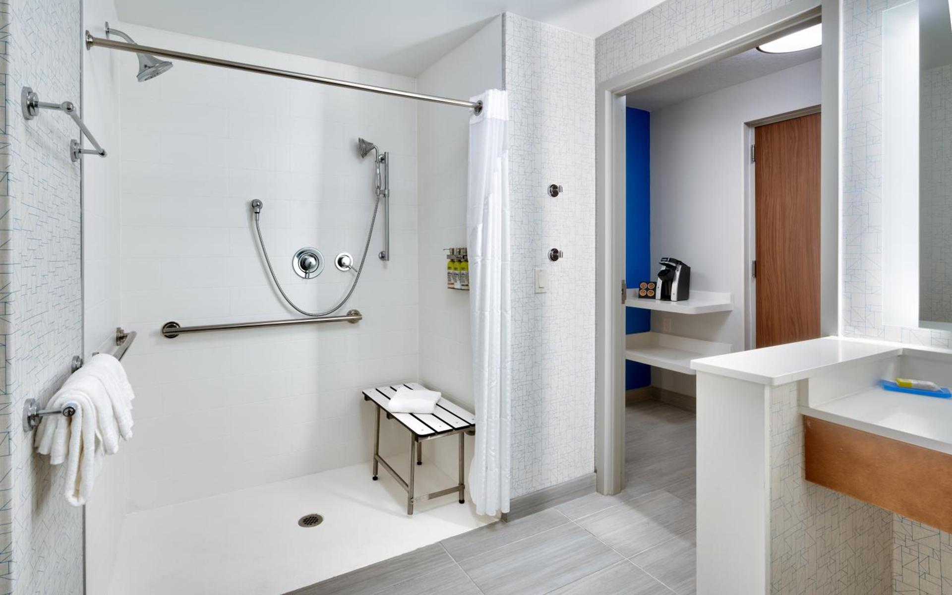 Holiday Inn Express & Suites - Gainesville I-75 by IHG photo 34