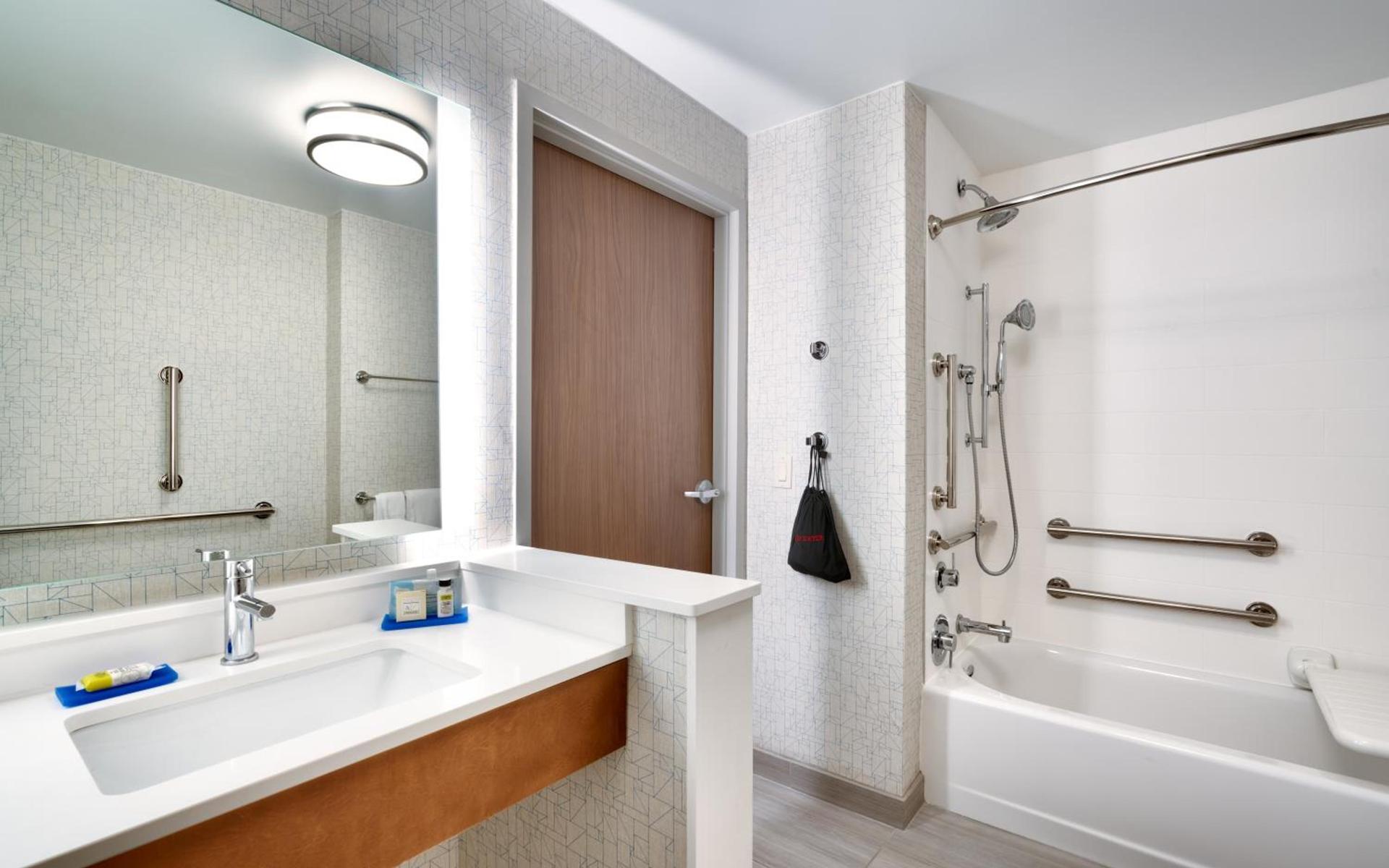 Holiday Inn Express & Suites - Gainesville I-75 by IHG photo 29
