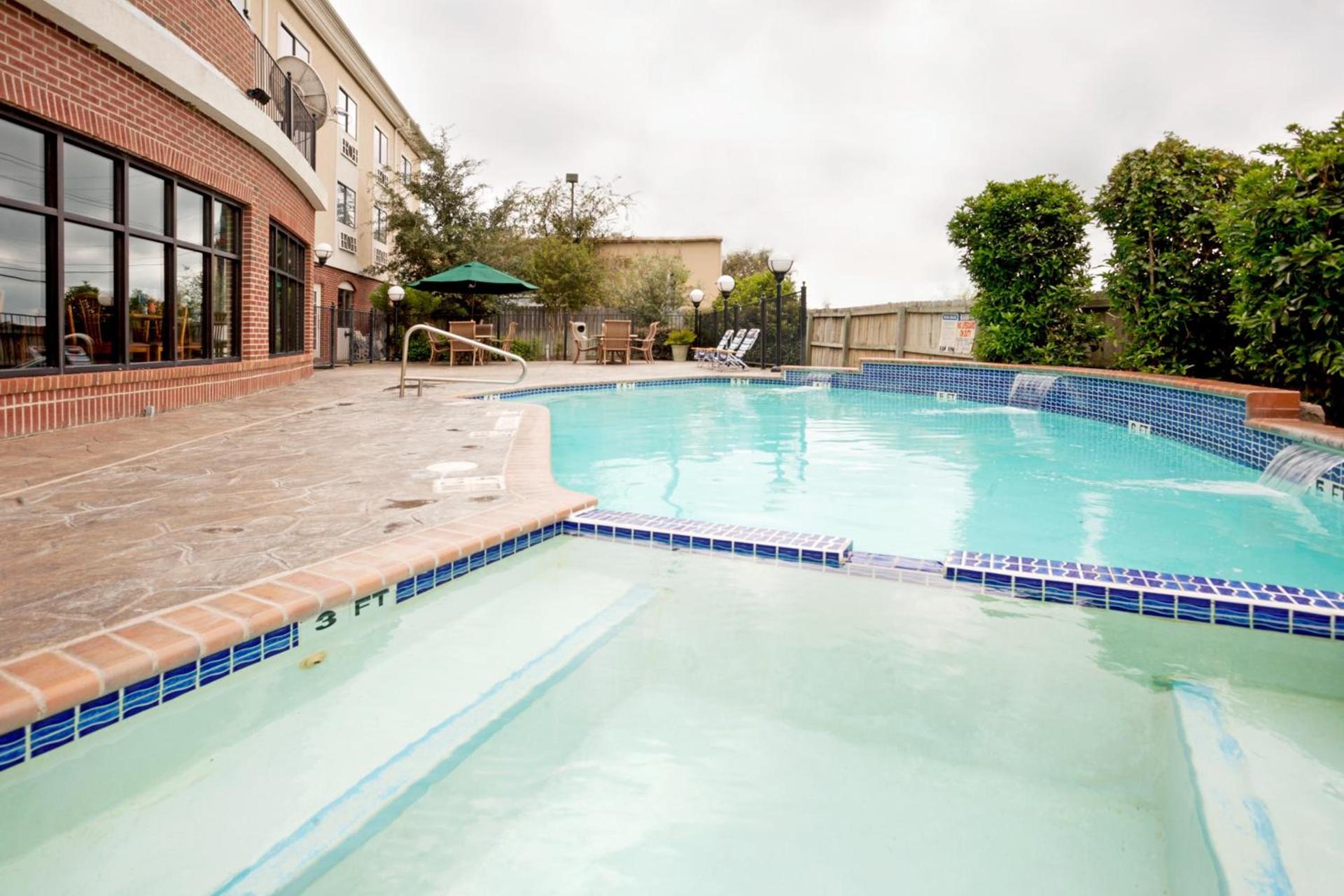 Holiday Inn Express Hotel & Suites Elgin by IHG photo 11