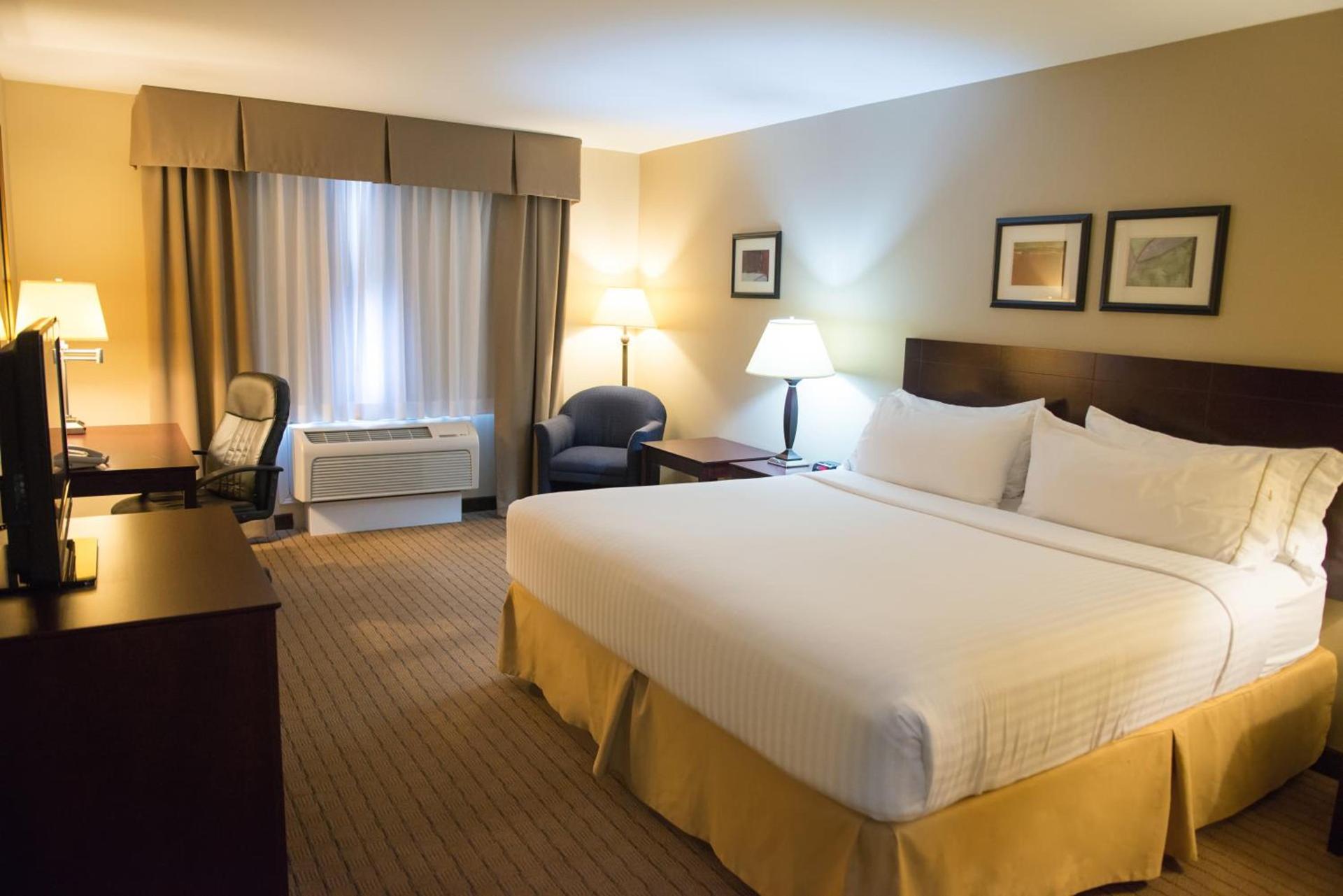 Holiday Inn Express Devils Lake by IHG photo 42