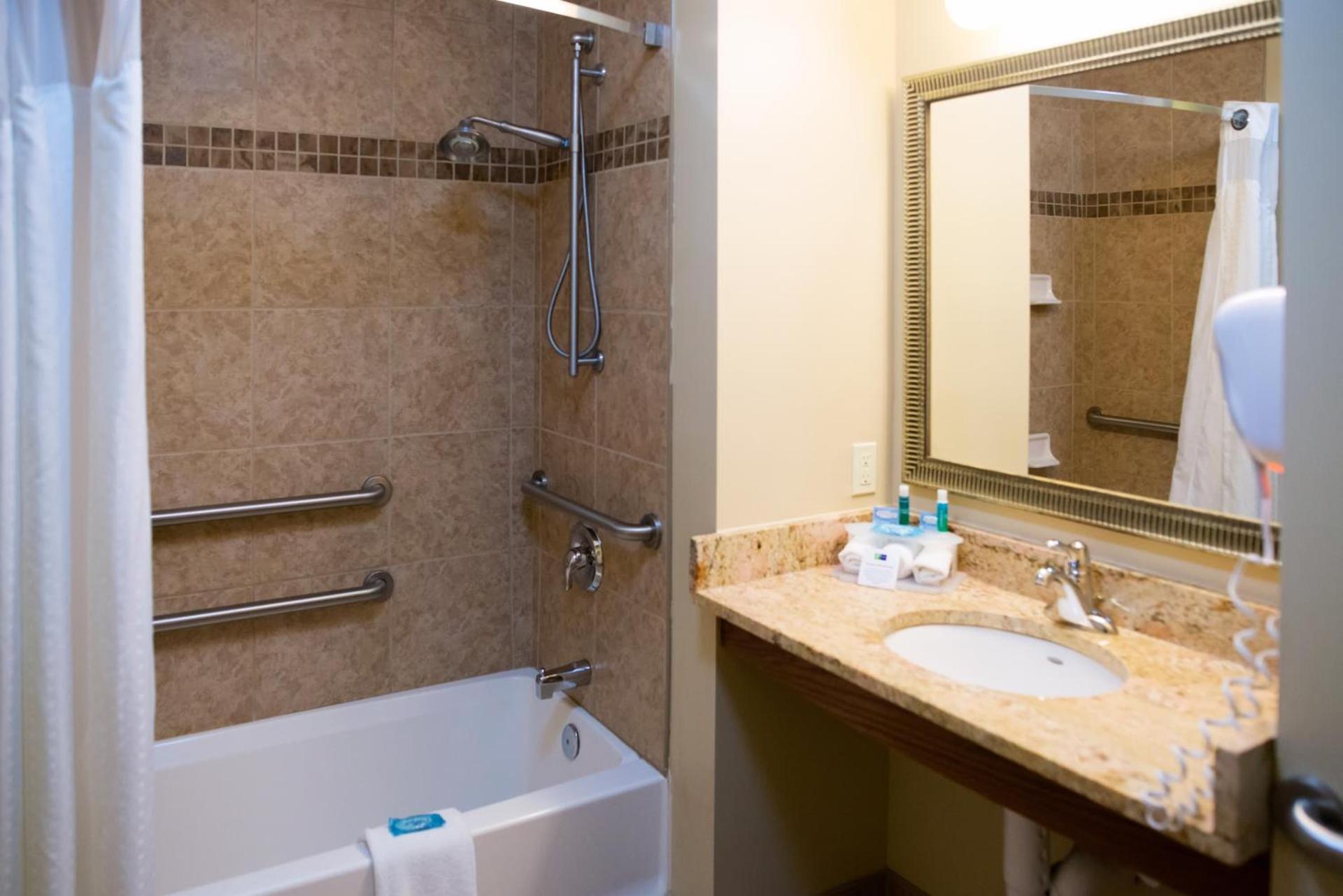 Holiday Inn Express Devils Lake by IHG photo 20