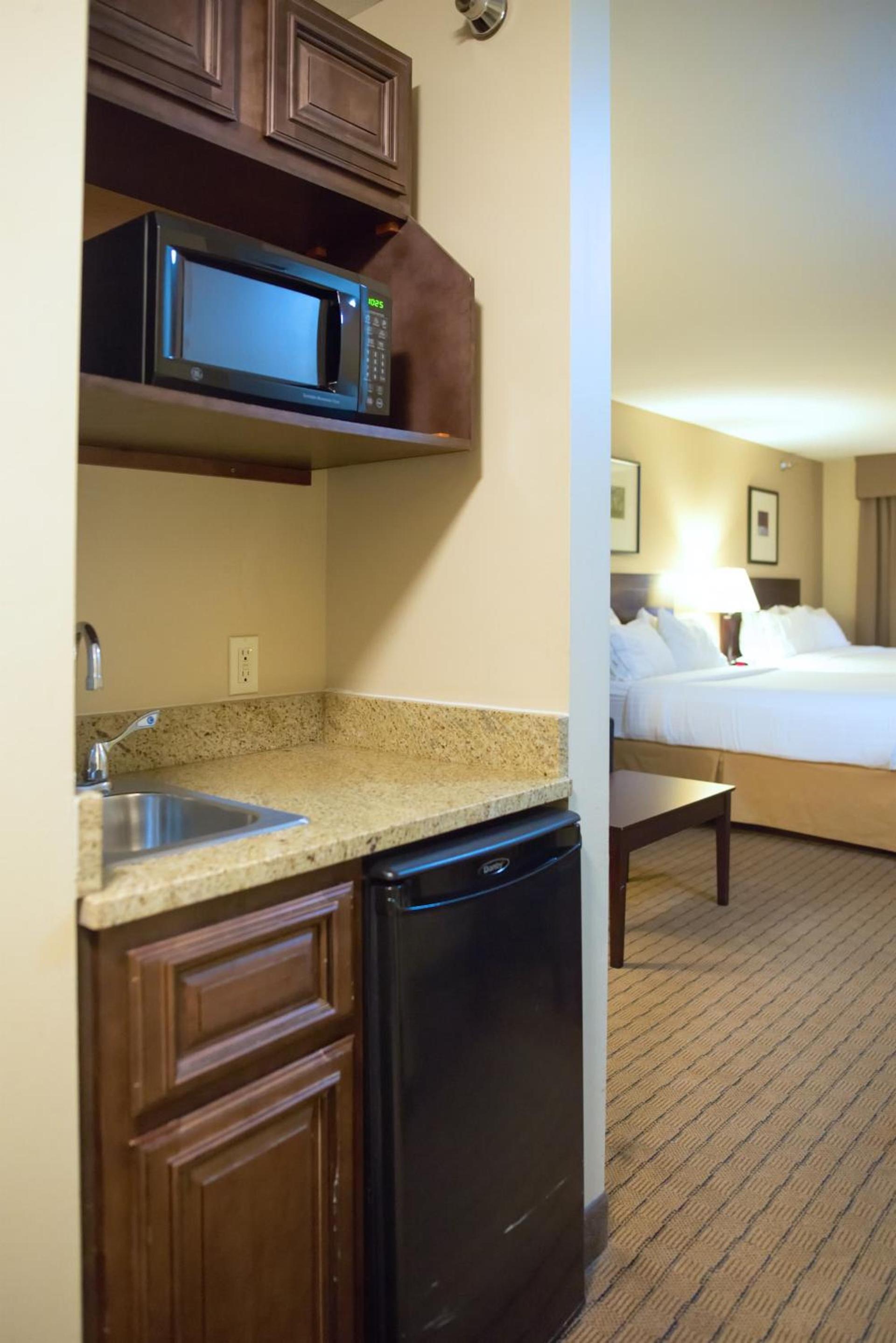 Holiday Inn Express Devils Lake by IHG photo 17