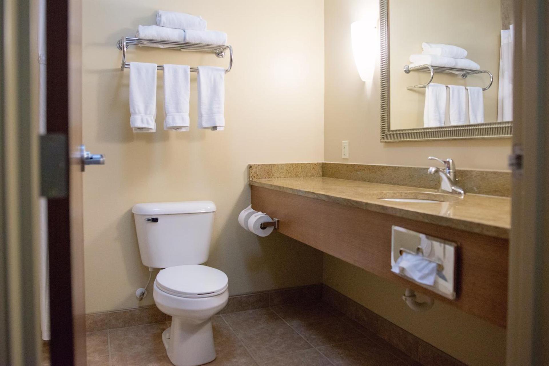 Holiday Inn Express Devils Lake by IHG photo 16