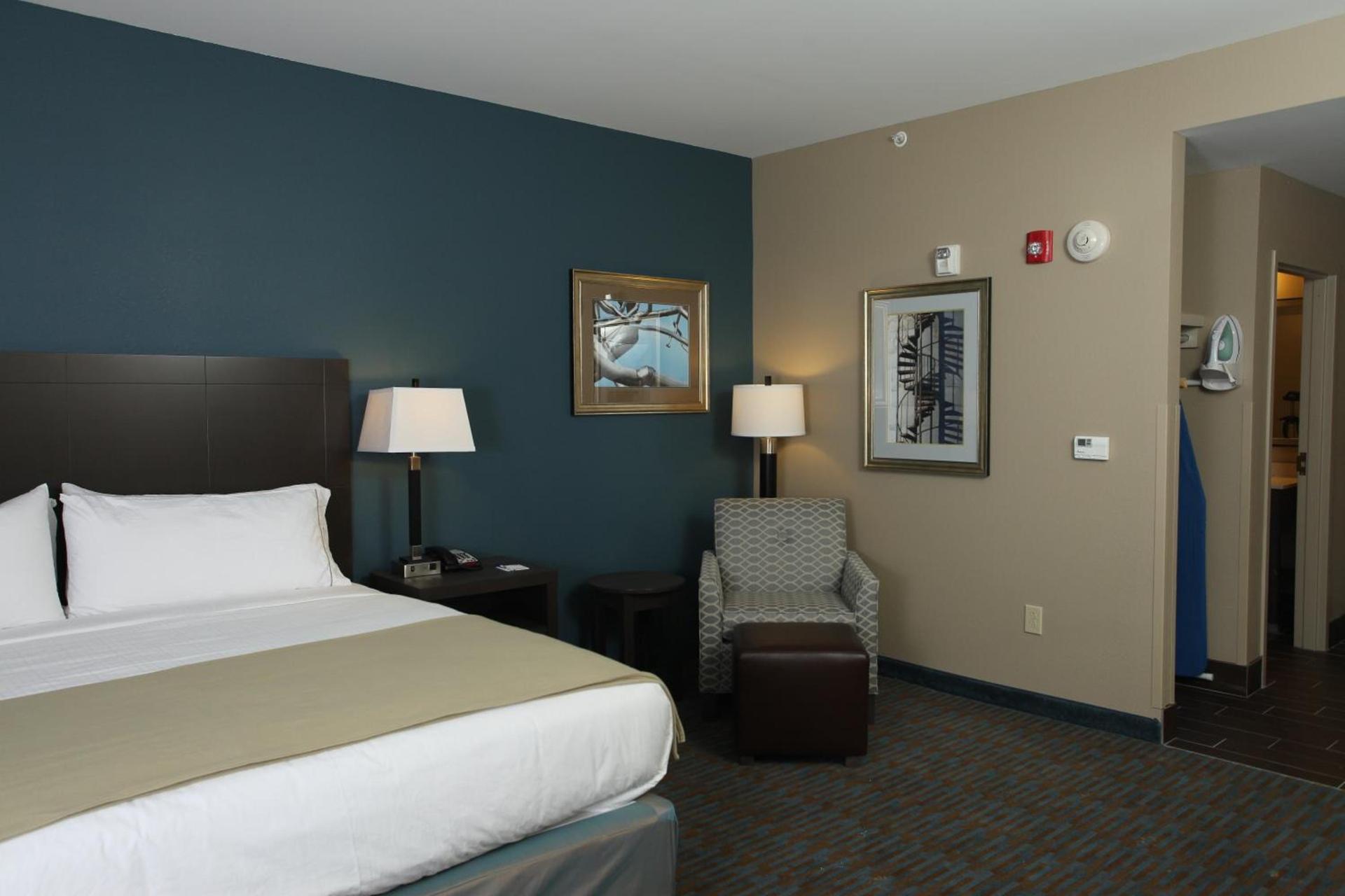 Holiday Inn Express Hotel & Suites Goldsboro - Base Area by IHG photo 8
