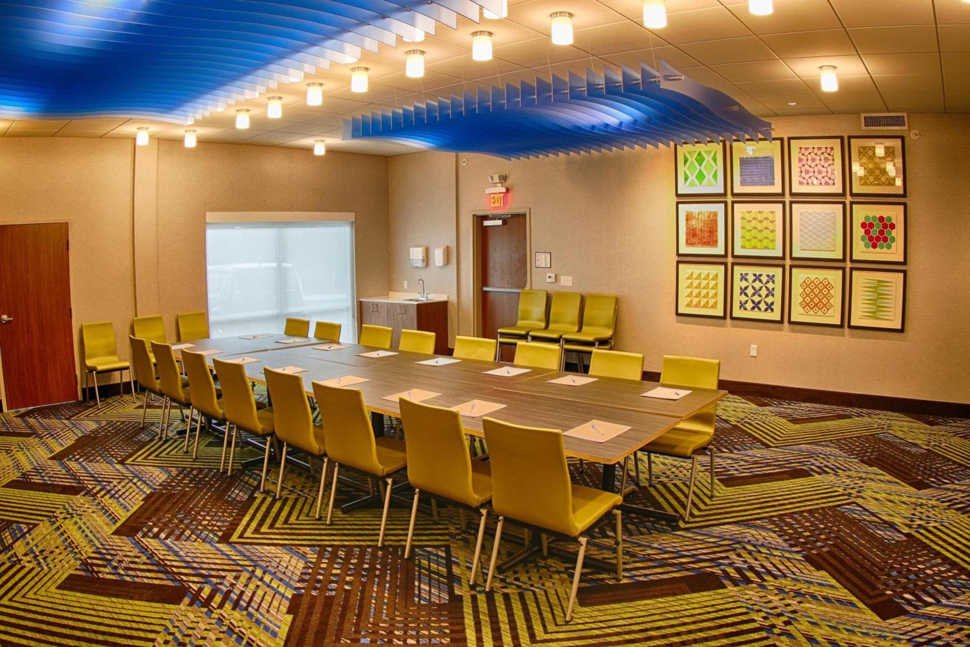 Holiday Inn Express & Suites - Detroit Northwest - Livonia by IHG photo 17
