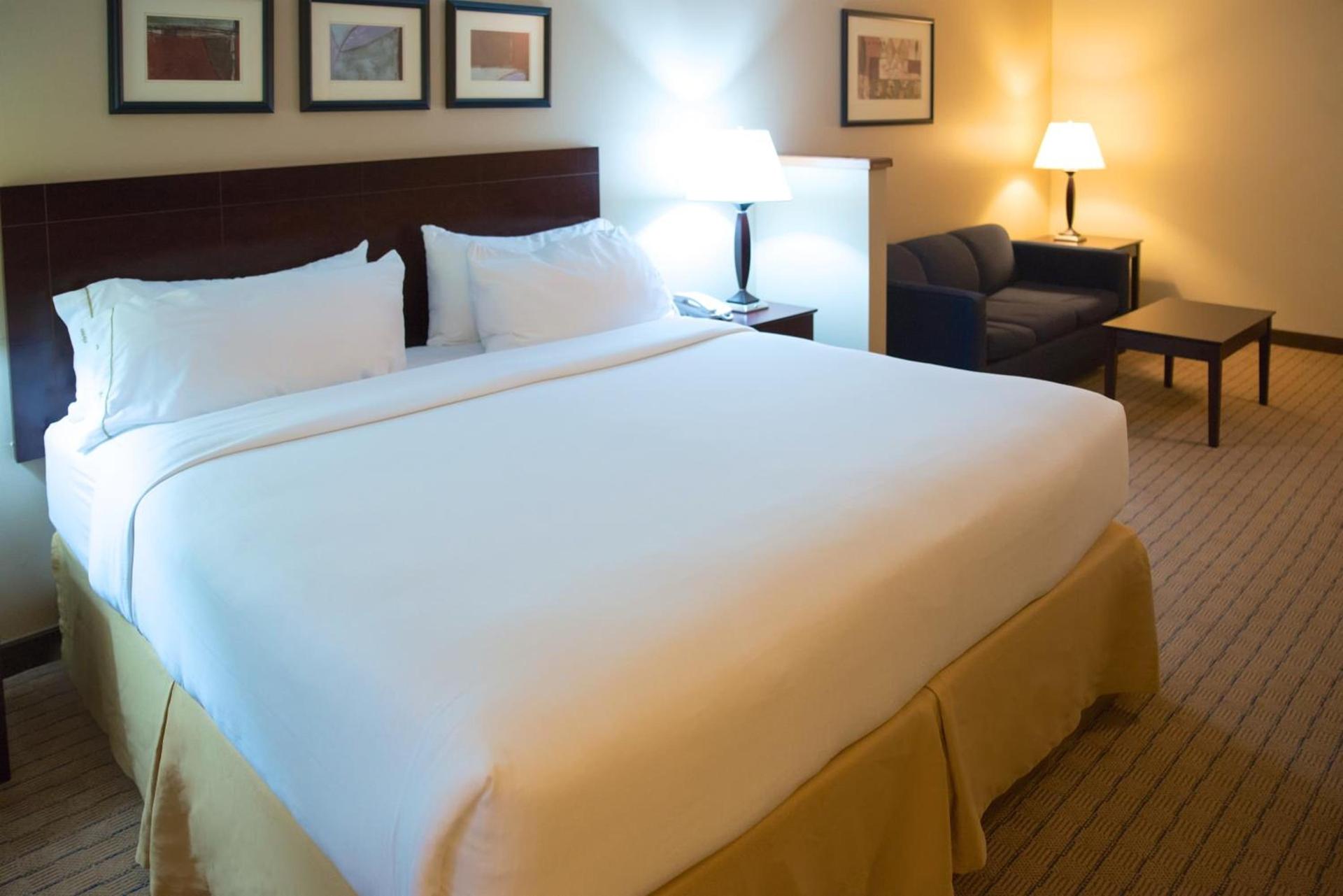 Holiday Inn Express Devils Lake by IHG photo 19