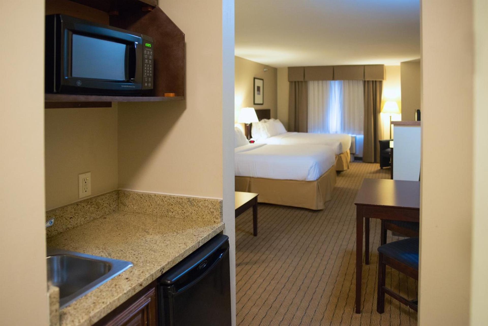 Holiday Inn Express Devils Lake by IHG photo 12
