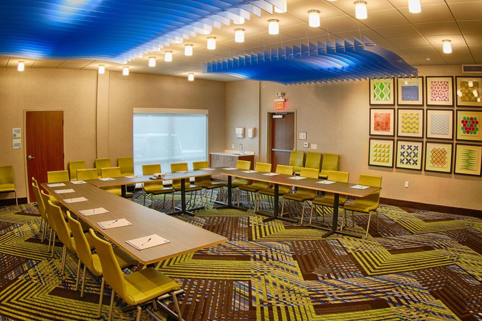 Holiday Inn Express & Suites - Detroit Northwest - Livonia by IHG photo 20