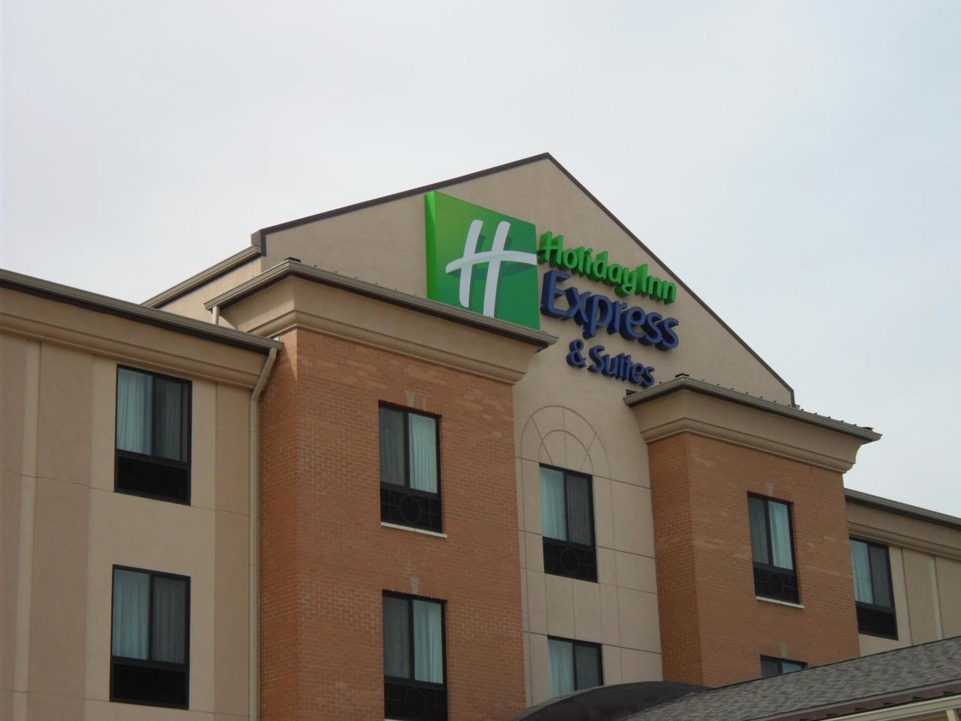 Holiday Inn Express and Suites Urbandale Des Moines by IHG photo 22