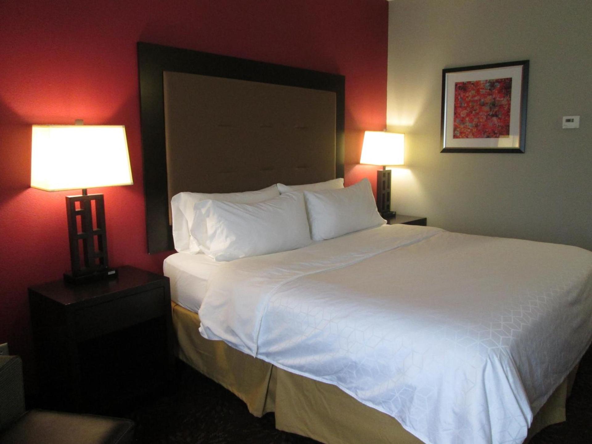Holiday Inn Express Cloverdale - Greencastle by IHG photo 40
