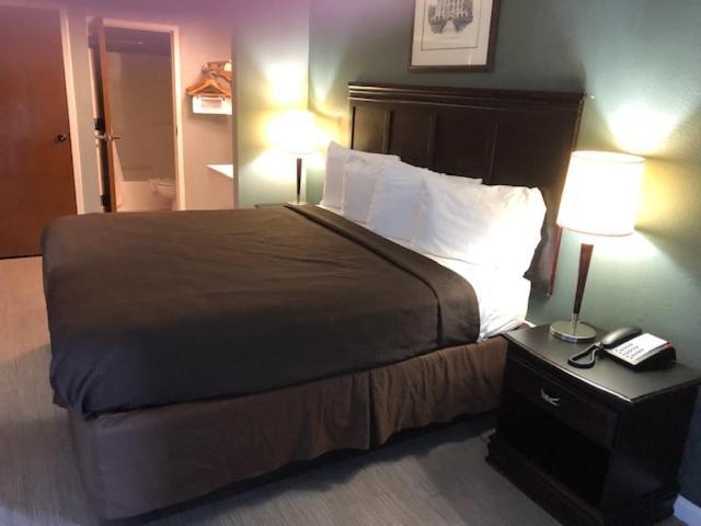Americas Best Value Inn Athens photo 5