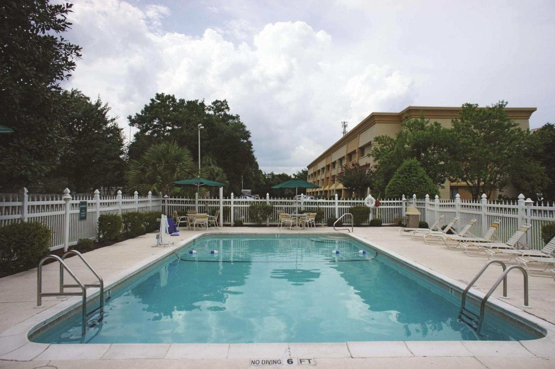 Wingate by Wyndham Brunswick GA I-95 photo 3