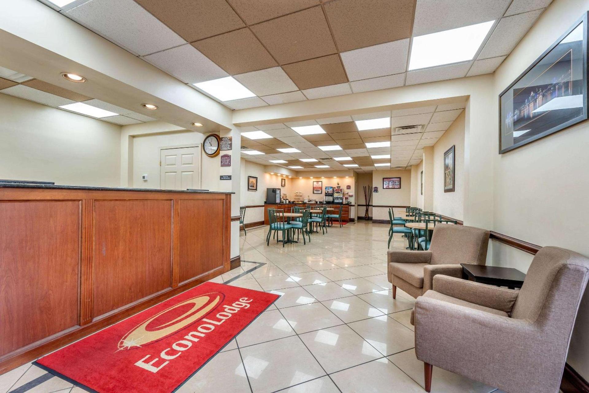 Econo Lodge Louisville Downtown photo 21