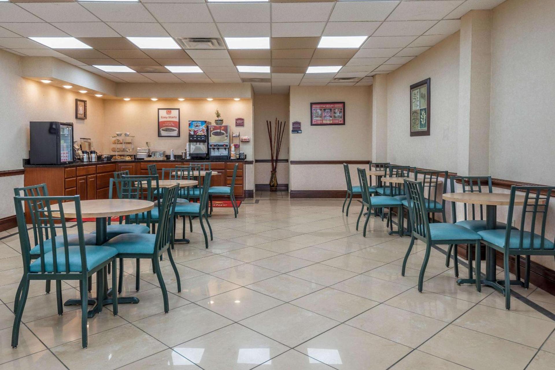 Econo Lodge Louisville Downtown photo 20