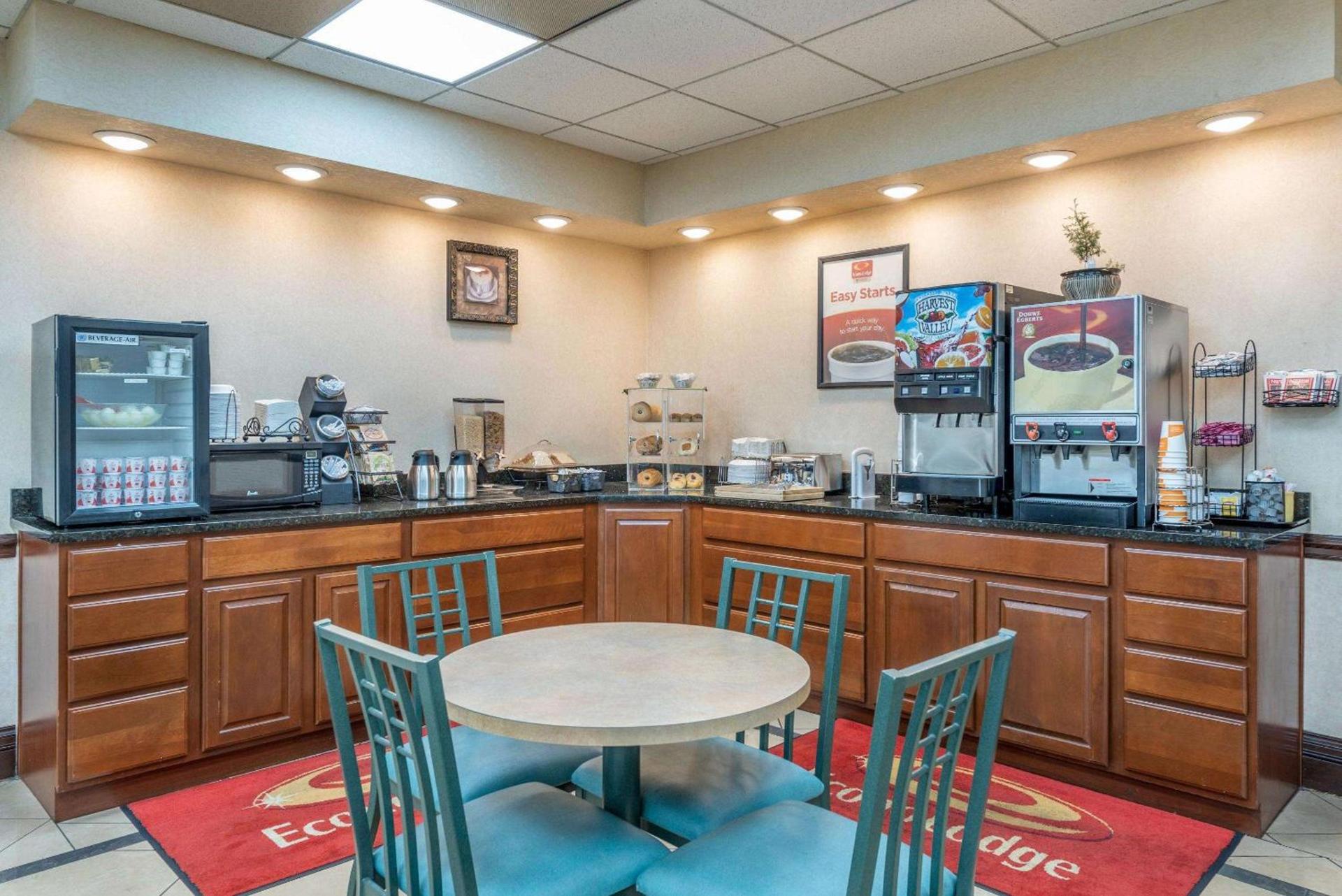 Econo Lodge Louisville Downtown photo 18