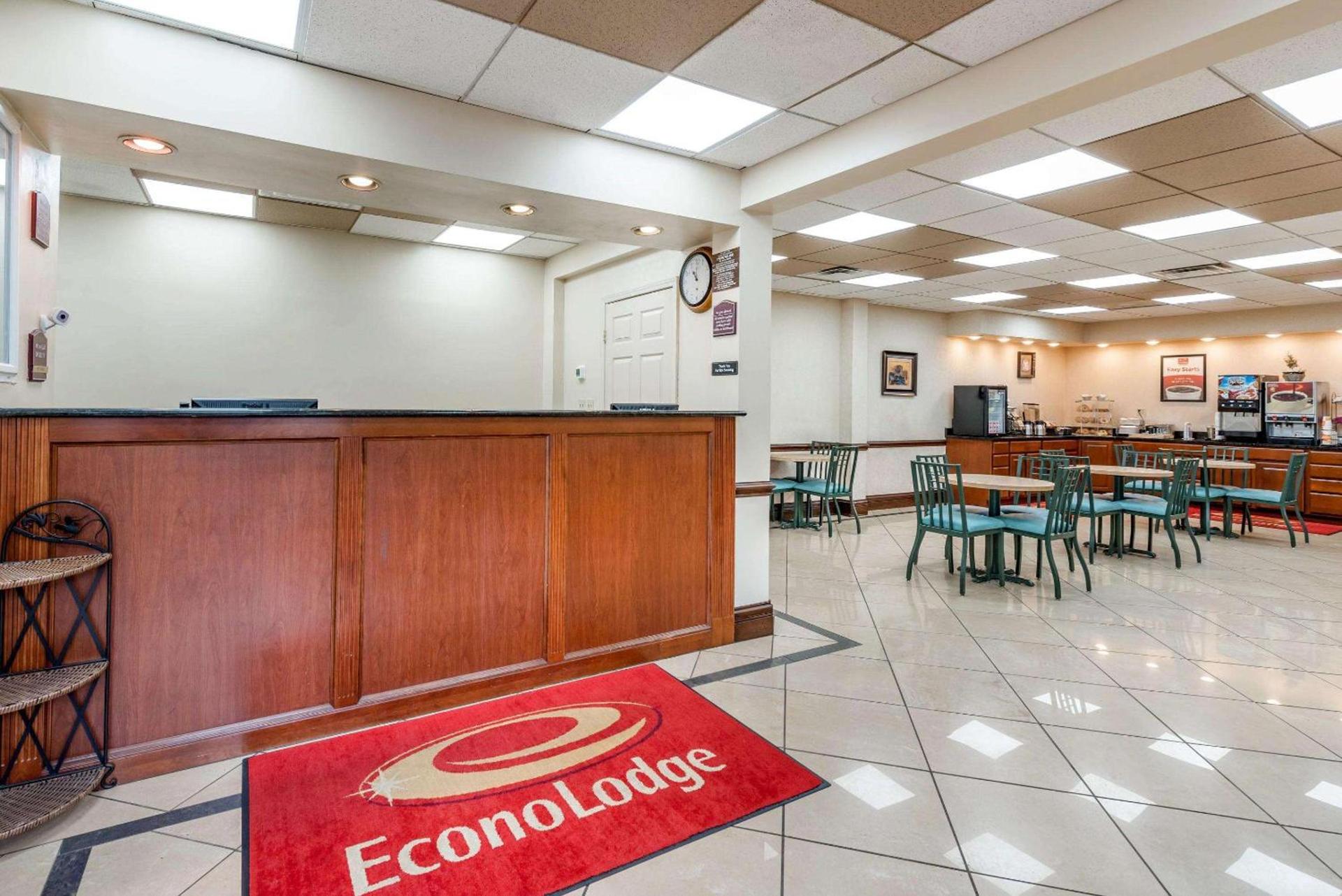Econo Lodge Louisville Downtown photo 13