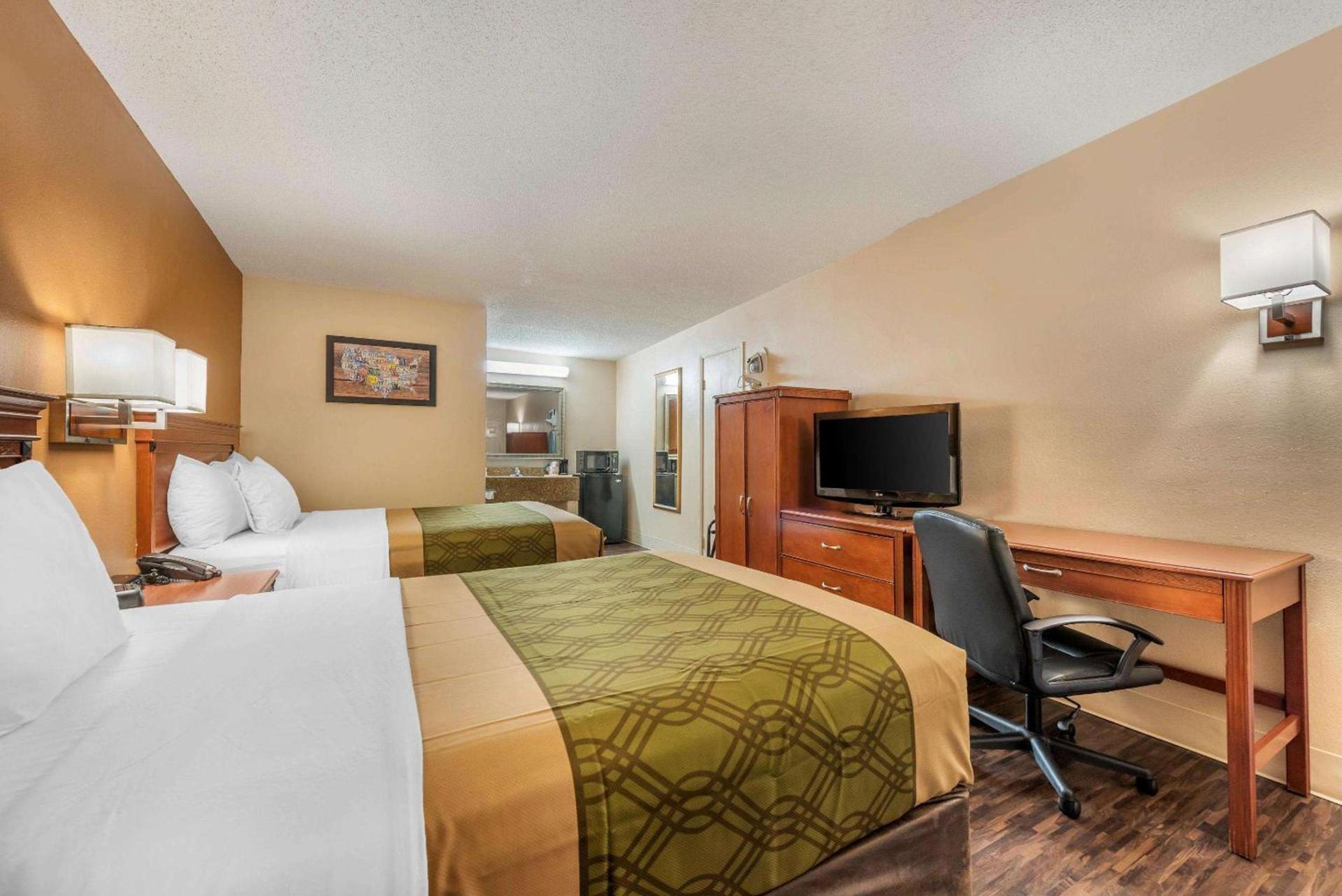 Econo Lodge Louisville Downtown photo 11