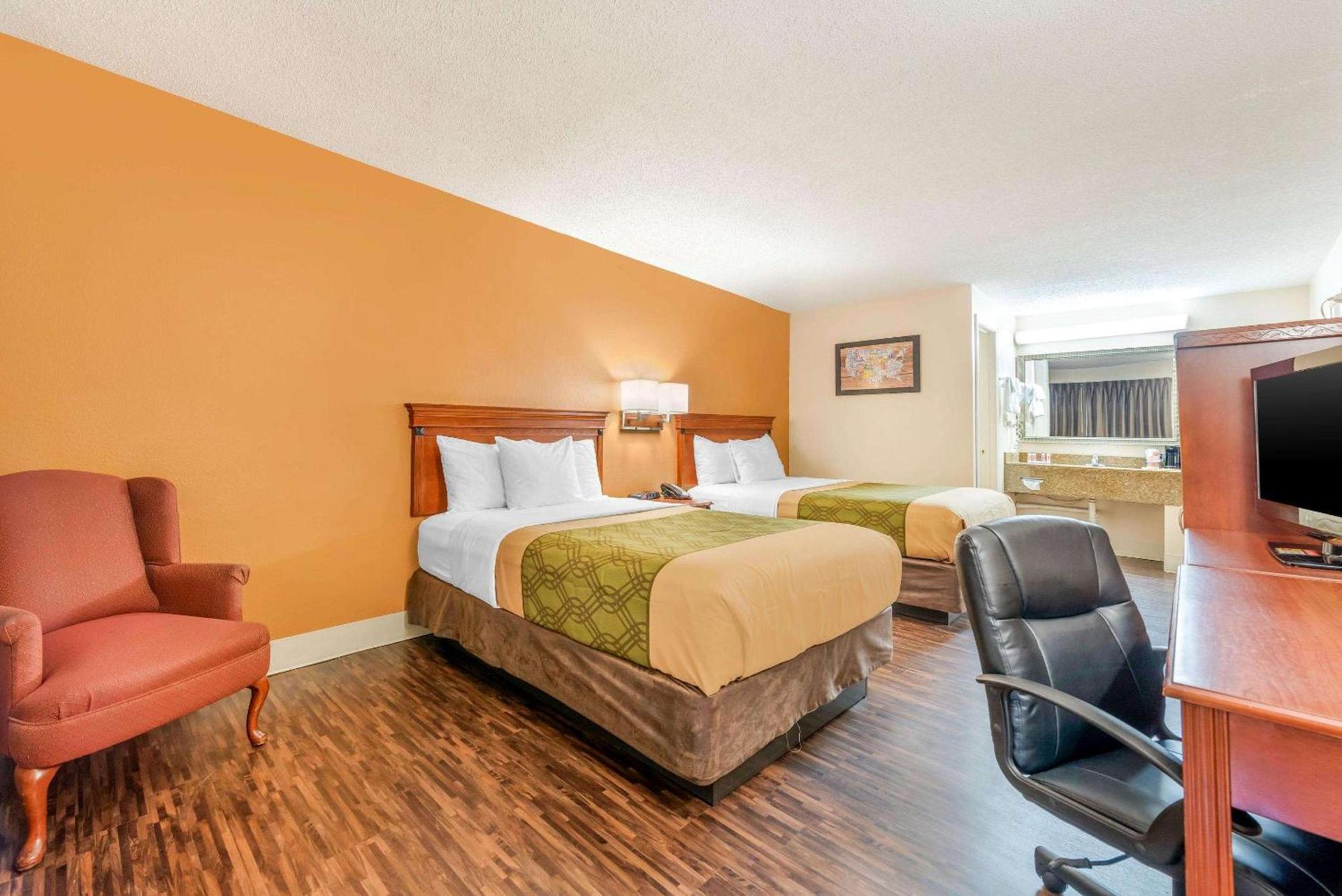Econo Lodge Louisville Downtown photo 8