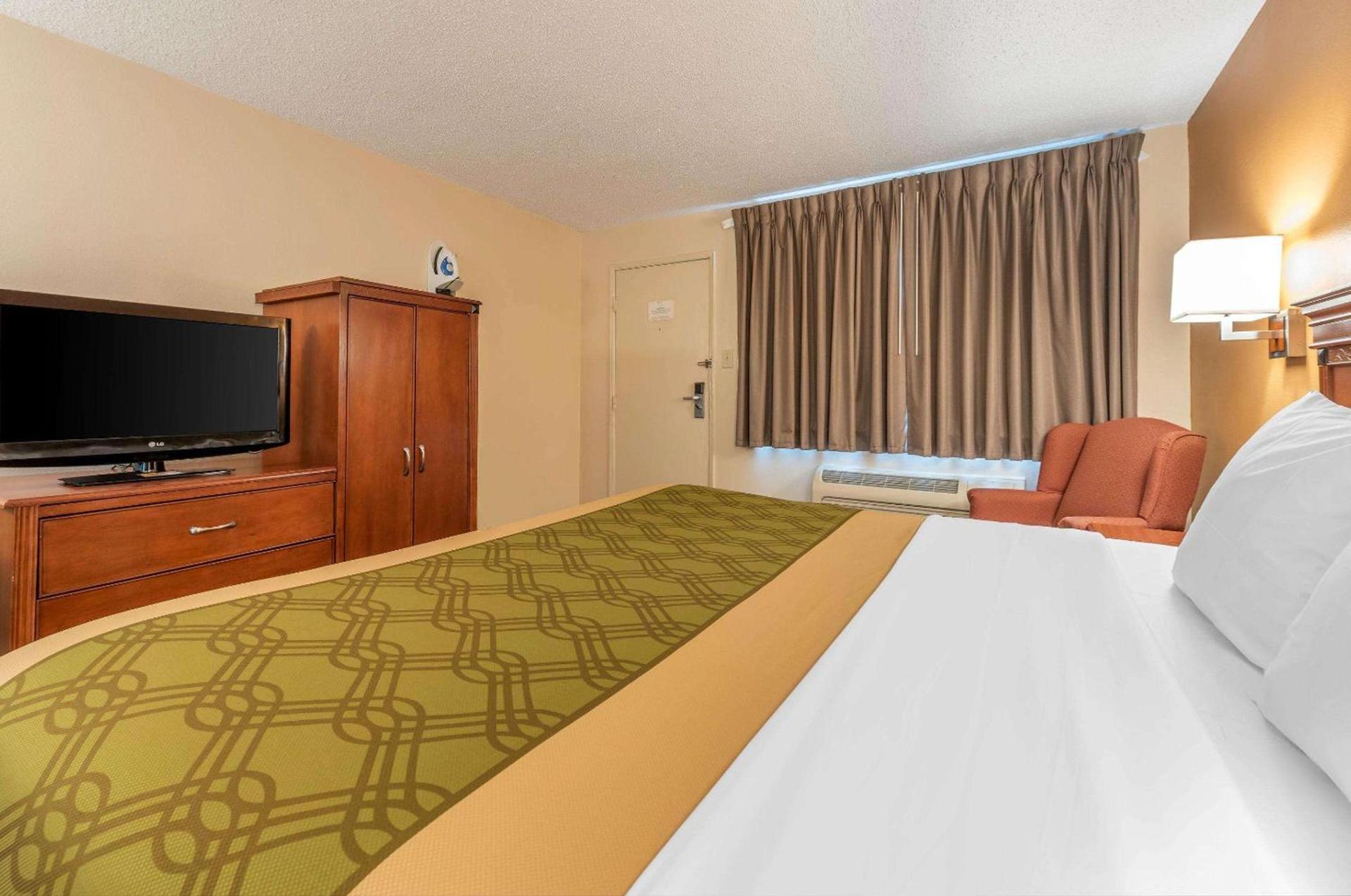 Econo Lodge Louisville Downtown photo 6
