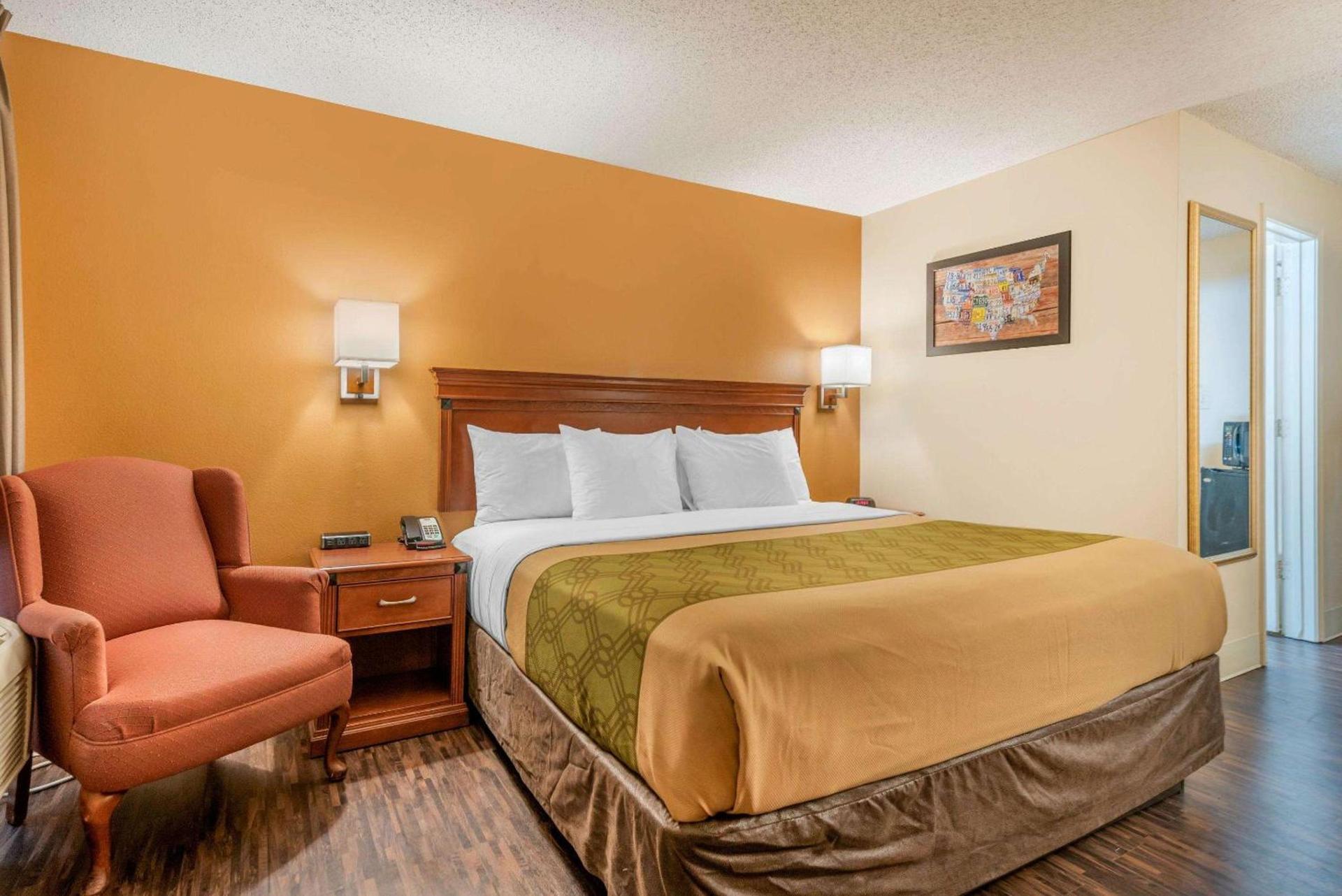 Econo Lodge Louisville Downtown photo 2