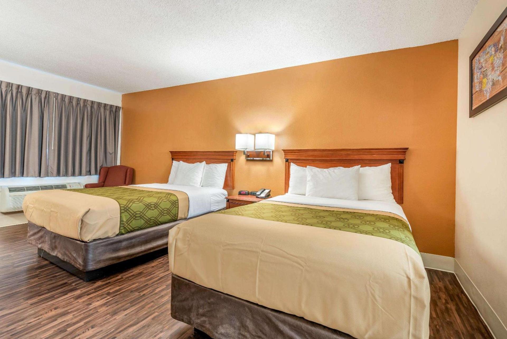 Econo Lodge Louisville Downtown photo 5