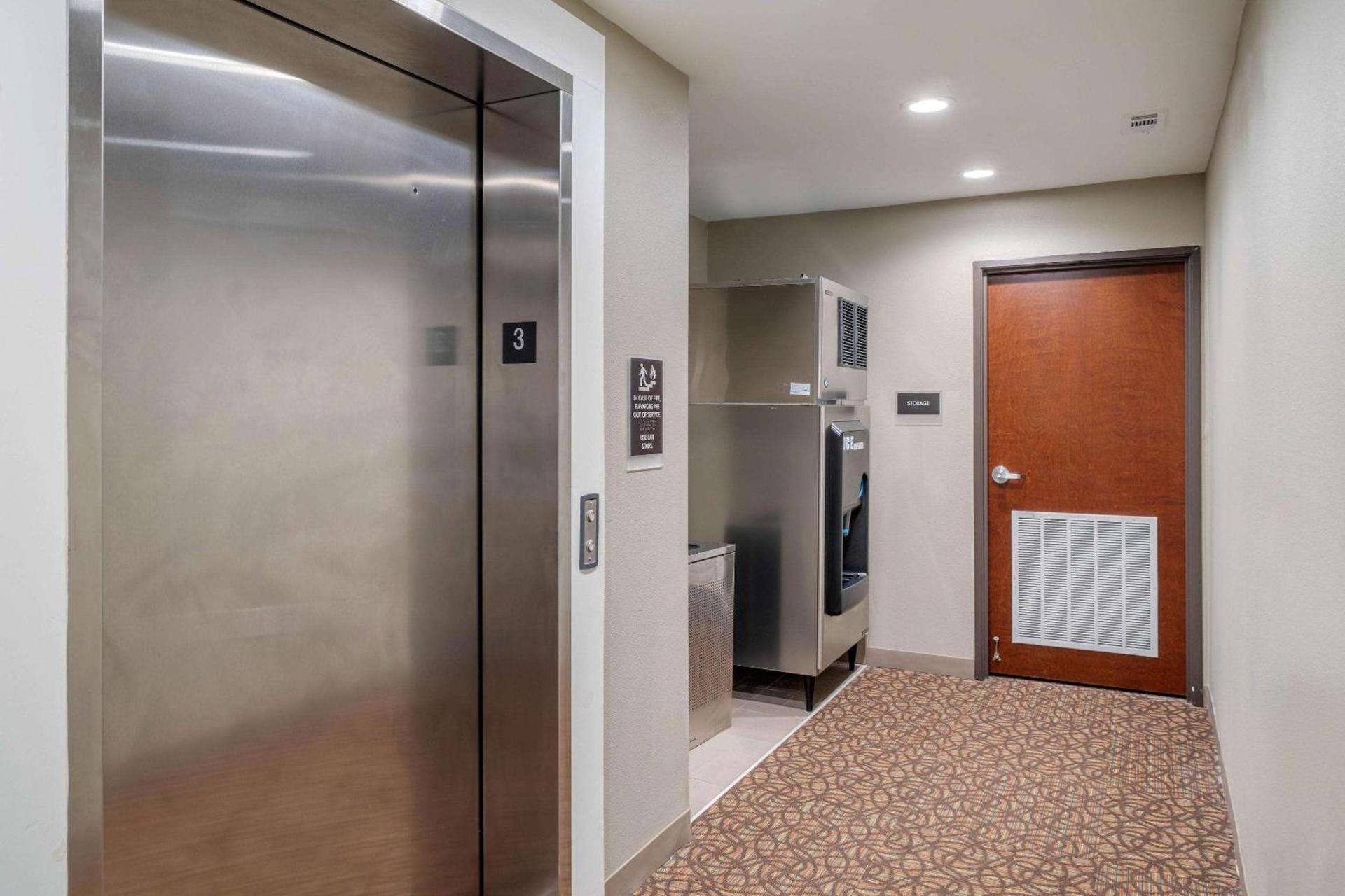Sleep Inn & Suites near Westchase photo 7