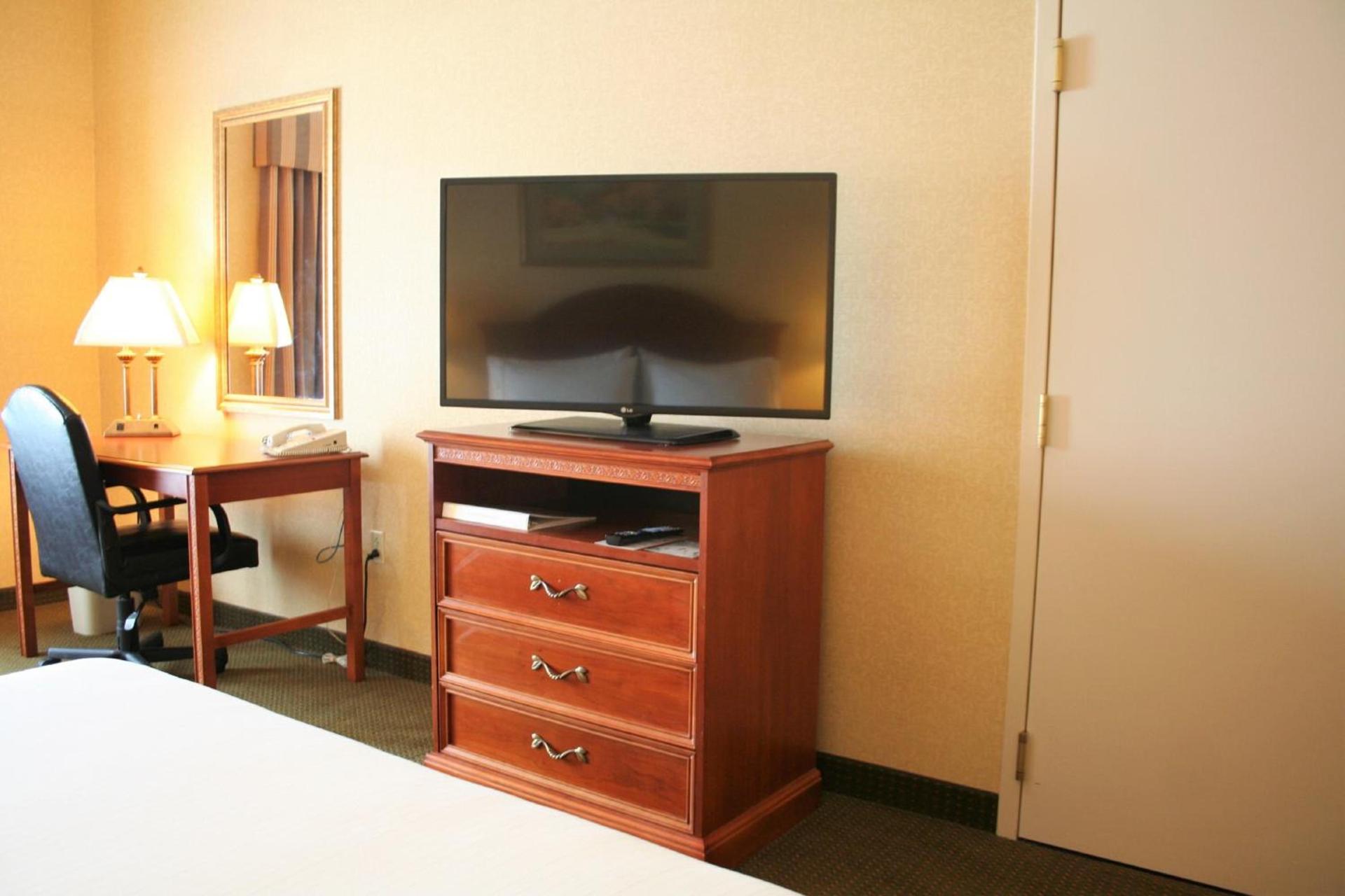 Holiday Inn Express Hotel & Suites Drums-Hazelton by IHG photo 31