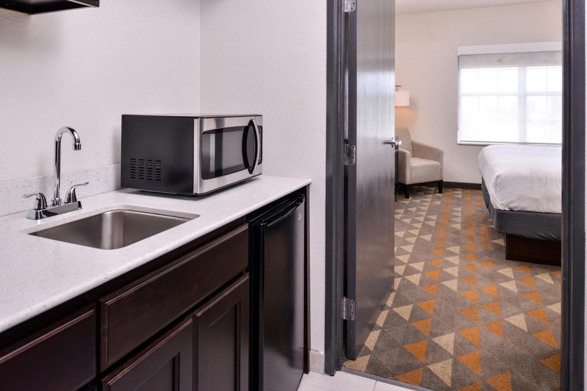 Holiday Inn and Suites Addison by IHG photo 35